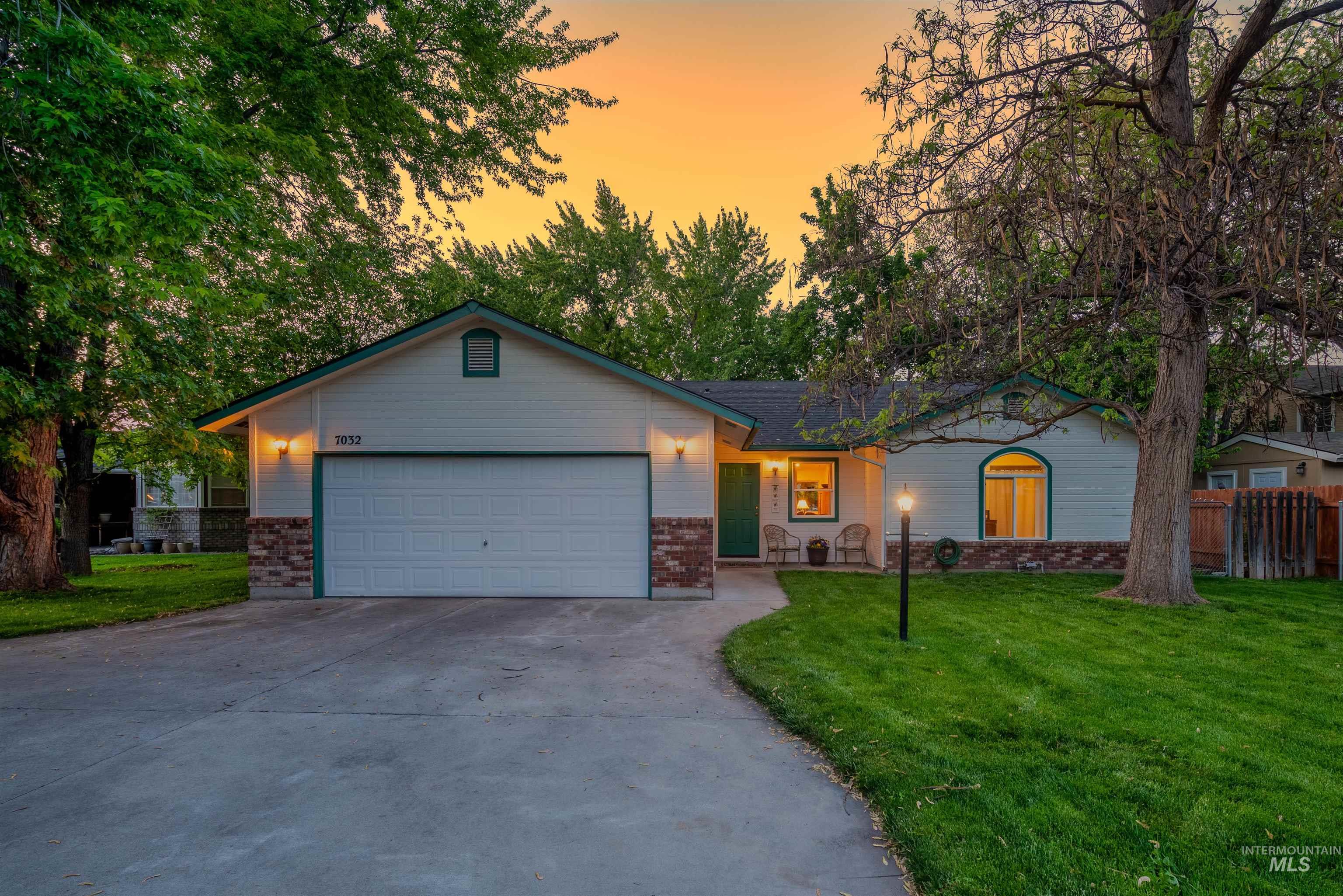 7032 N Casa Real Place, Boise, Idaho 83714, 4 Bedrooms, 2 Bathrooms, Residential For Sale, Price $469,900,MLS 98910281