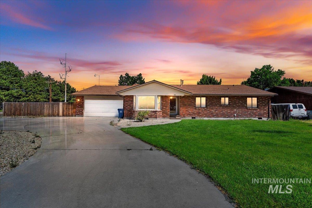 944 W Roosevelt Ave, Nampa, Idaho 83651, 3 Bedrooms, 3 Bathrooms, Residential For Sale, Price $399,990,MLS 98910490