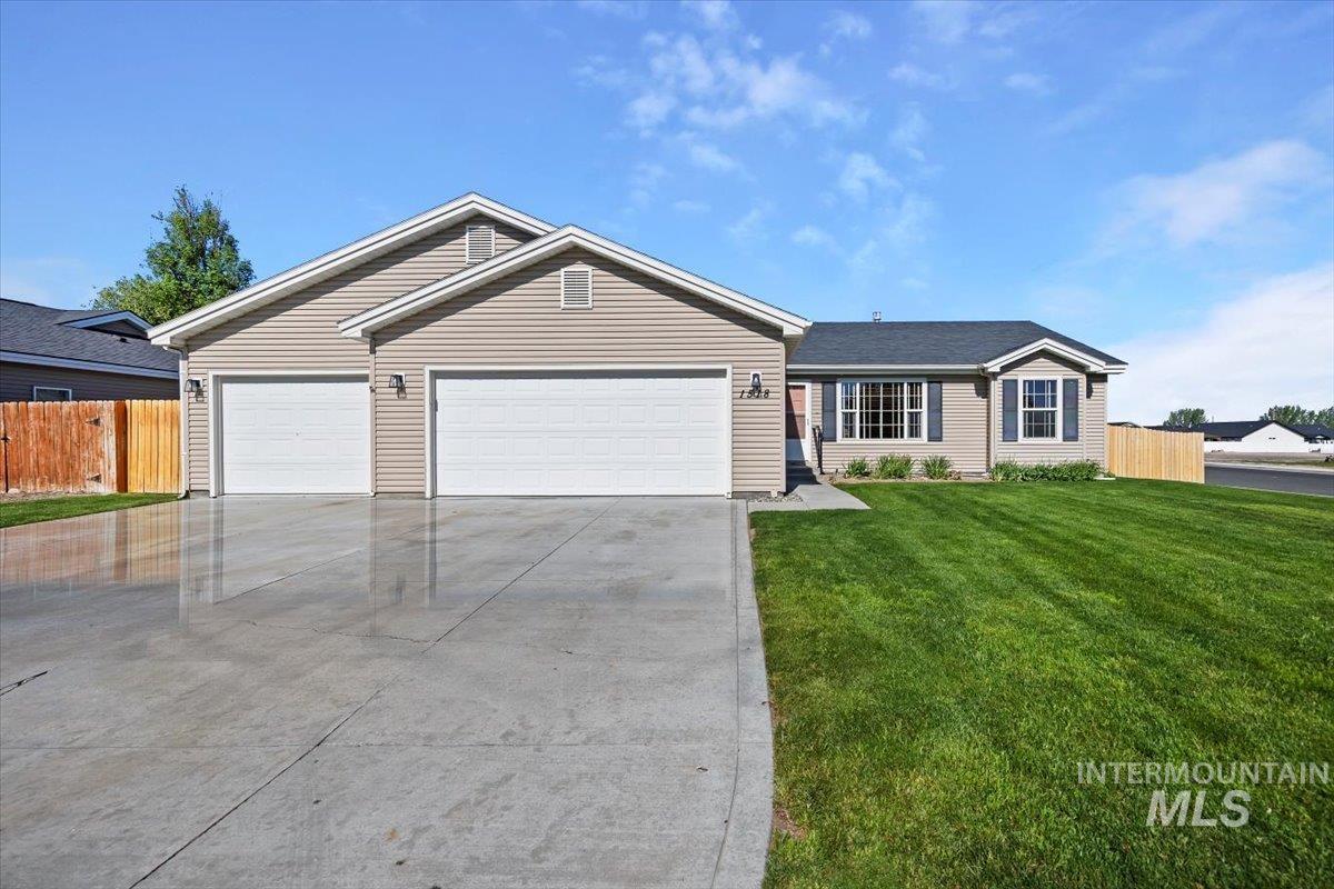 1518 Sommer Street, Twin Falls, Idaho 83301, 3 Bedrooms, 2 Bathrooms, Residential For Sale, Price $355,000,MLS 98910623