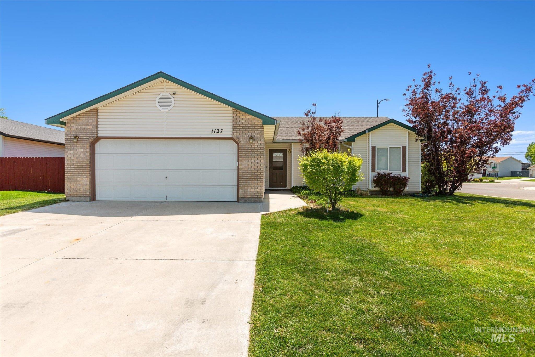 1127 W Hawaii Ave, Nampa, Idaho 83686, 3 Bedrooms, 2 Bathrooms, Residential For Sale, Price $350,000,MLS 98910640