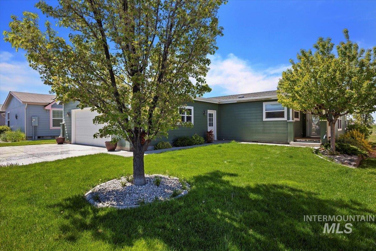 910 Moonglo Rd, Buhl, Idaho 83316, 3 Bedrooms, 2 Bathrooms, Residential For Sale, Price $159,900,MLS 98910877