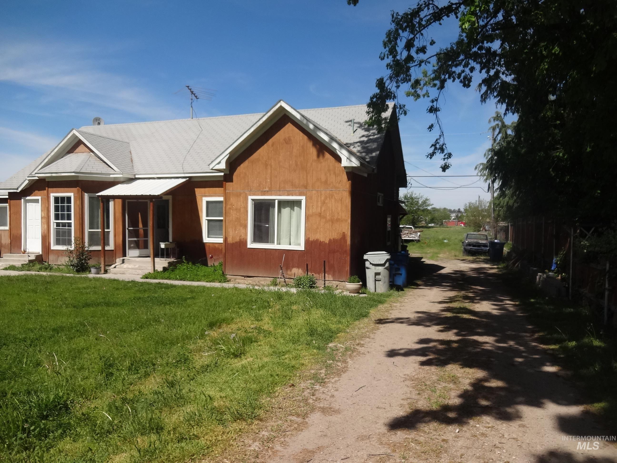 1909 Arthur St, Caldwell, Idaho 83605, 2 Bedrooms, 1 Bathroom, Residential Income For Sale, Price $344,900,MLS 98910945