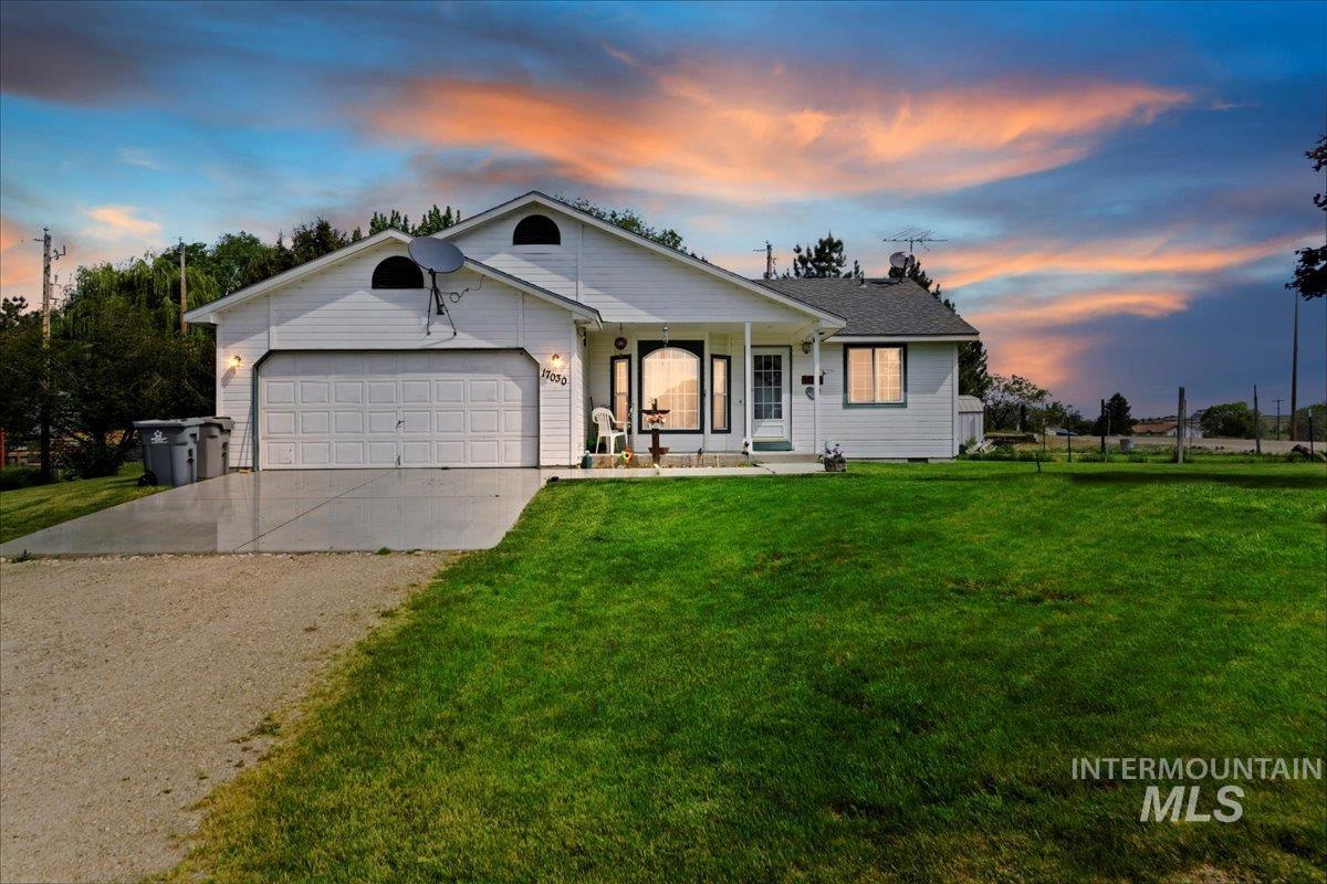 17030 Elmcrest Dr, Caldwell, Idaho 83607, 3 Bedrooms, 2 Bathrooms, Residential For Sale, Price $350,000,MLS 98910976