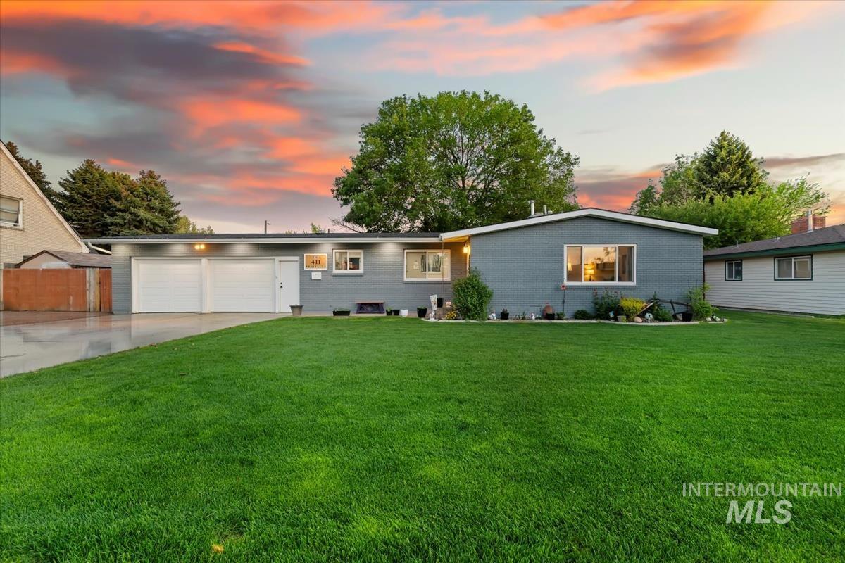411 W Bird Ave., Nampa, Idaho 83686, 3 Bedrooms, 2 Bathrooms, Residential For Sale, Price $425,000,MLS 98910985