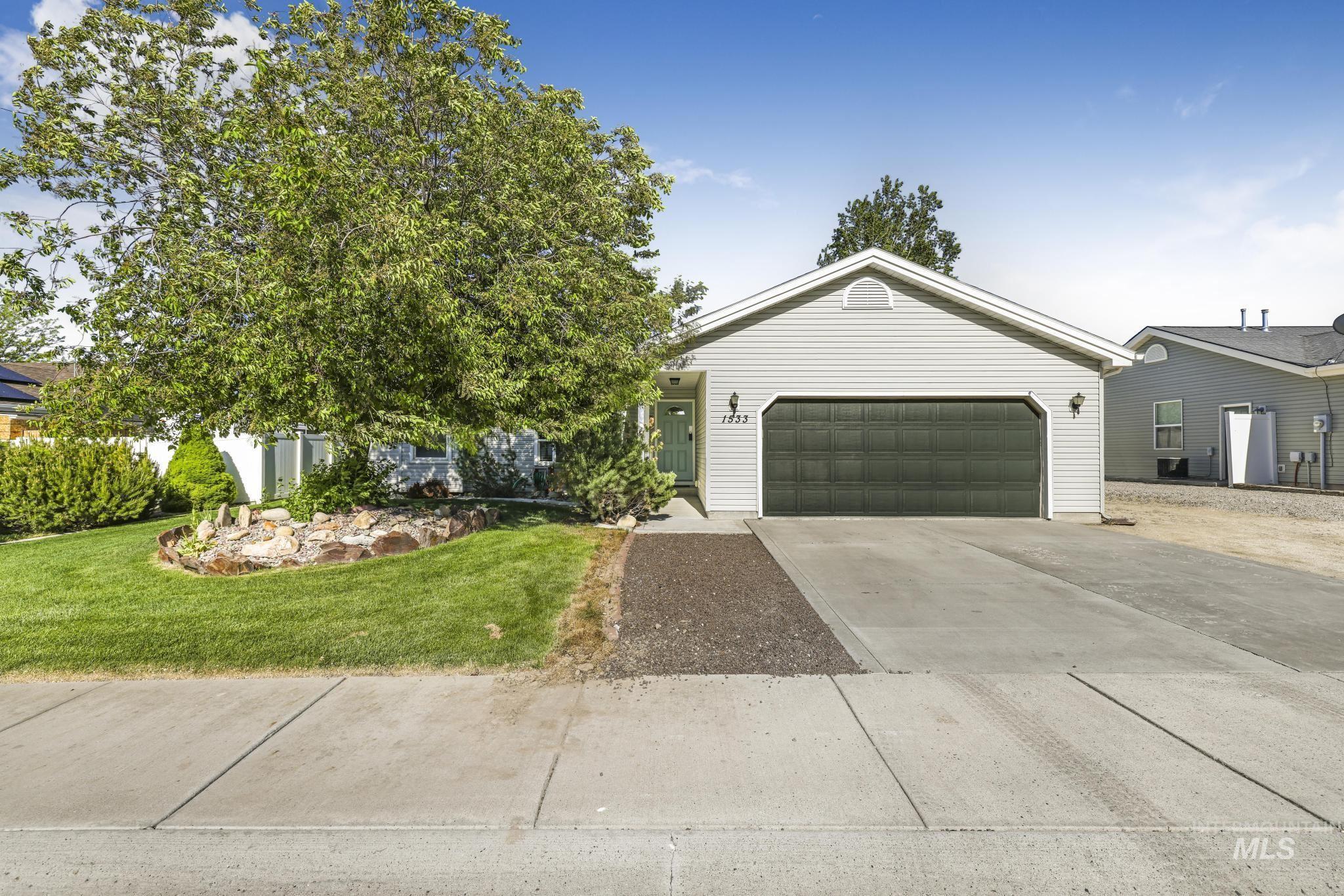 1533 Saddler, Twin Falls, Idaho 83301, 3 Bedrooms, 2 Bathrooms, Residential For Sale, Price $375,000,MLS 98911070
