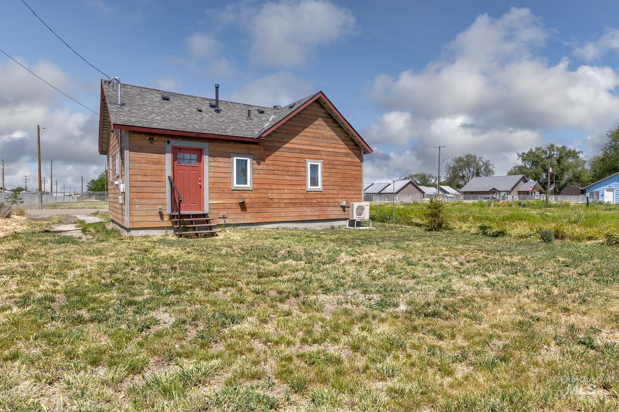 7 E Ehrgood Ave, Nyssa, Oregon 97913, 2 Bedrooms, 1 Bathroom, Residential For Sale, Price $169,000,MLS 98911104