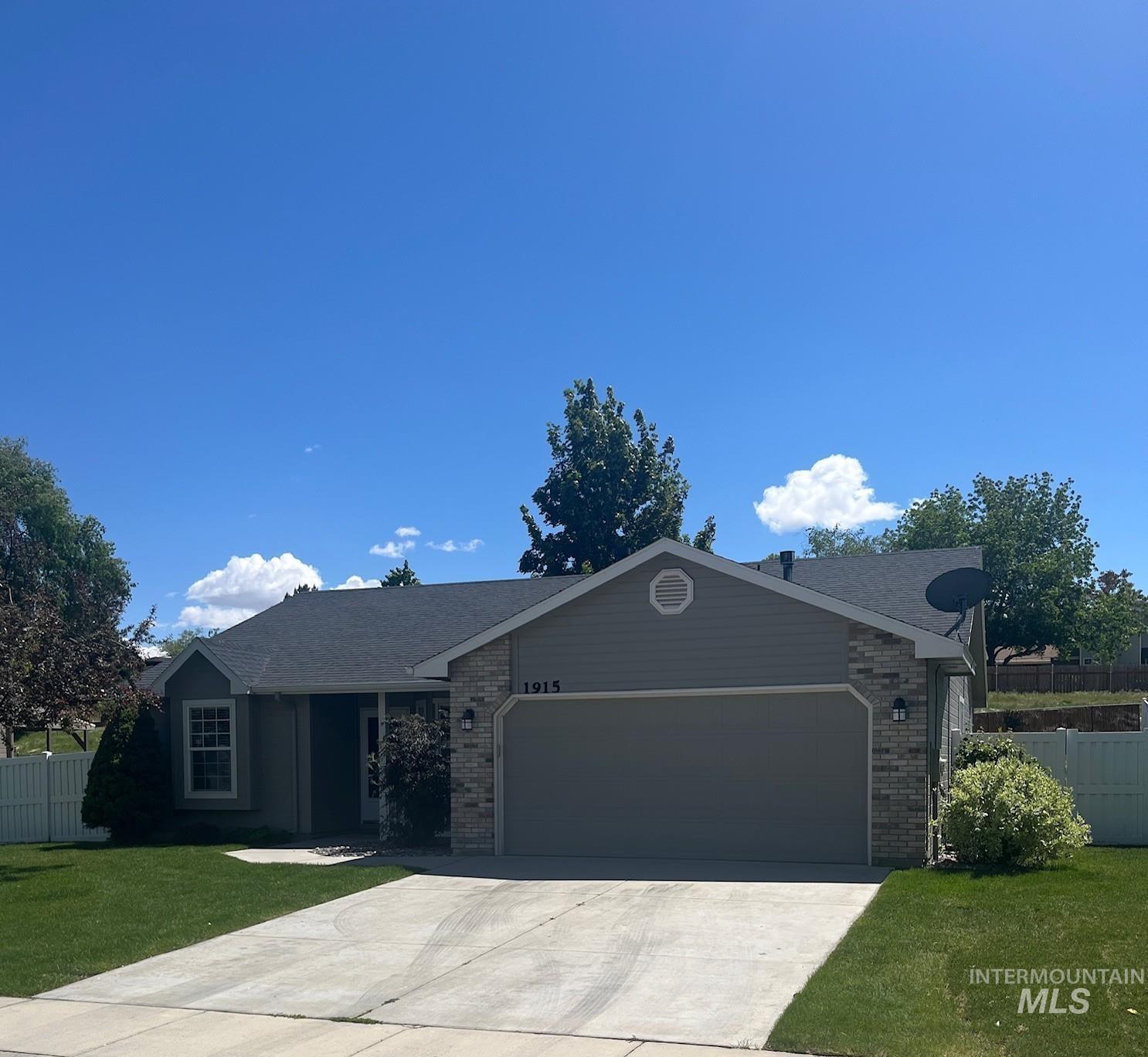 1915 E Lost River Ave, Nampa, Idaho 83686, 4 Bedrooms, 2 Bathrooms, Residential For Sale, Price $395,000,MLS 98911170