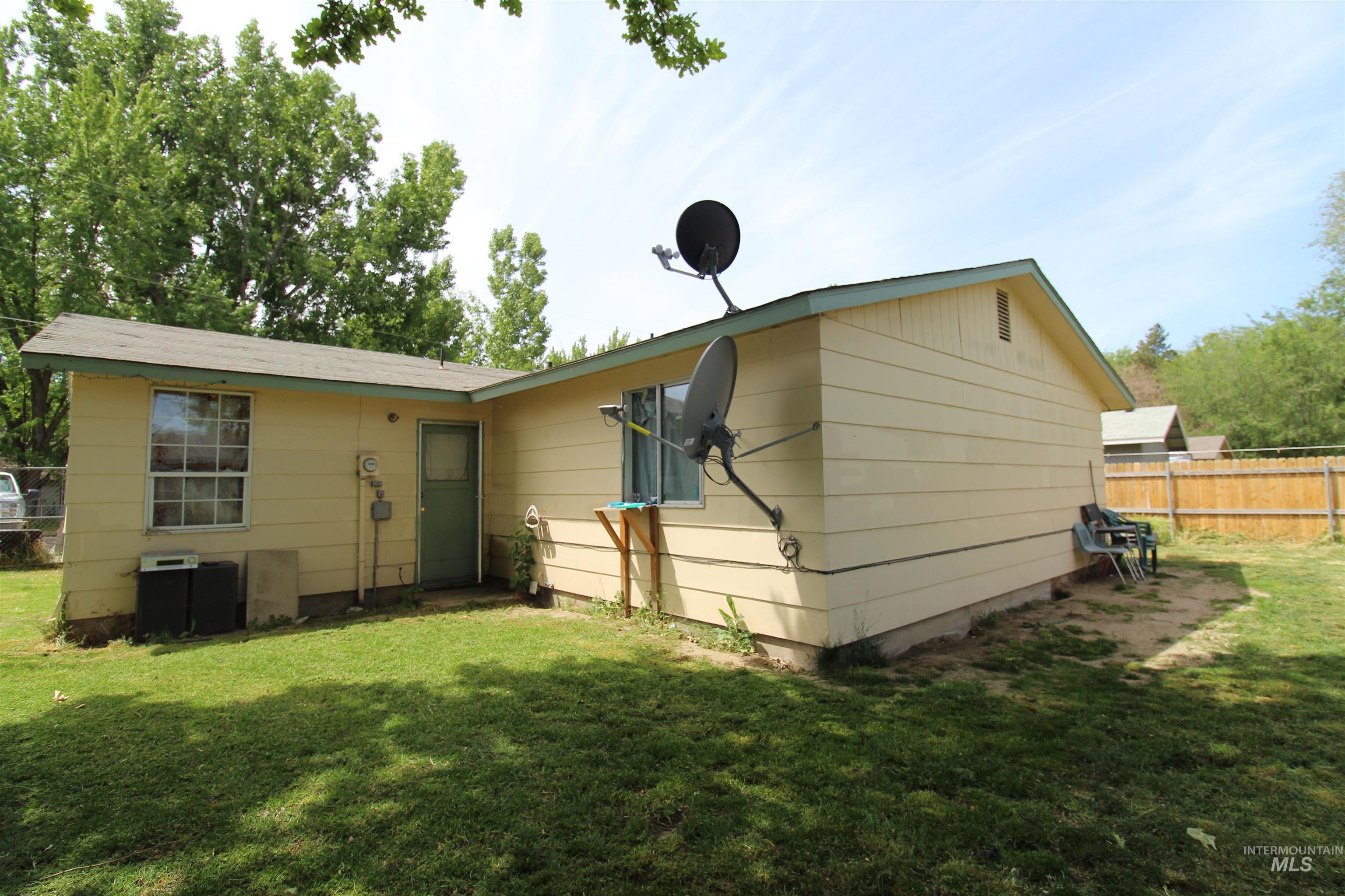 210 W 2nd St, Middleton, Idaho 83644, 3 Bedrooms, 1 Bathroom, Residential For Sale, Price $320,000, 98911353