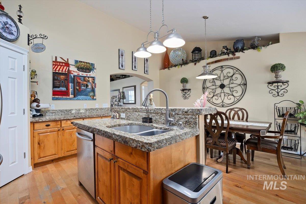 2527 E 3707 N, Twin Falls, Idaho 83301, 5 Bedrooms, 3 Bathrooms, Residential For Sale, Price $754,000,MLS 98911559