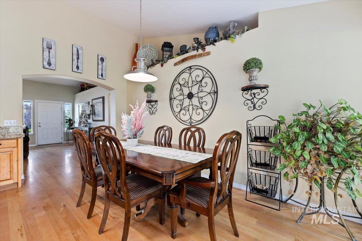 2527 E 3707 N, Twin Falls, Idaho 83301, 5 Bedrooms, 3 Bathrooms, Residential For Sale, Price $754,000,MLS 98911559