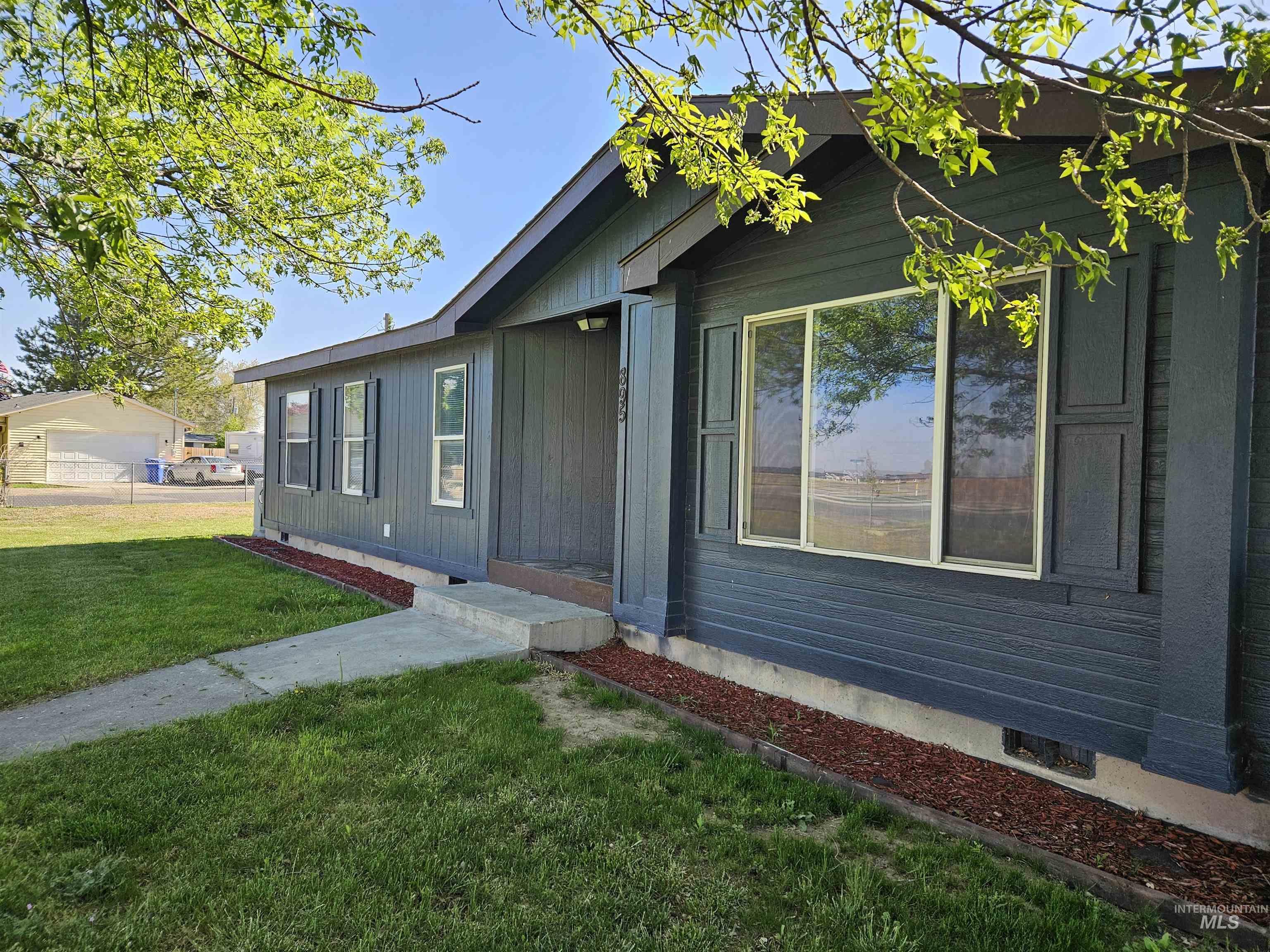 895 Robbins Ave, Twin Falls, Idaho 83301, 3 Bedrooms, 2 Bathrooms, Residential For Sale, Price $315,000, 98912837