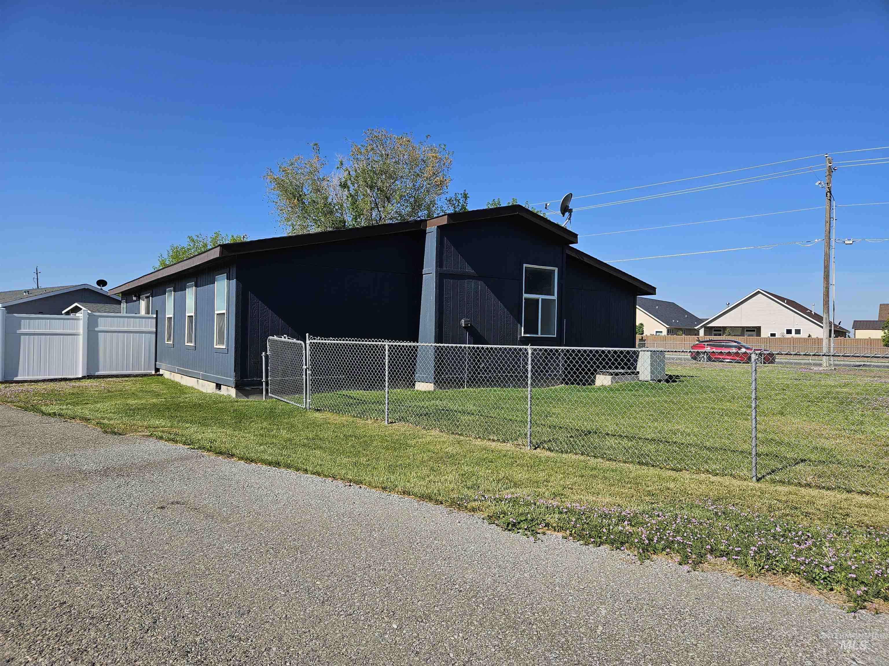 895 Robbins Ave, Twin Falls, Idaho 83301, 3 Bedrooms, 2 Bathrooms, Residential For Sale, Price $315,000,MLS 98912837