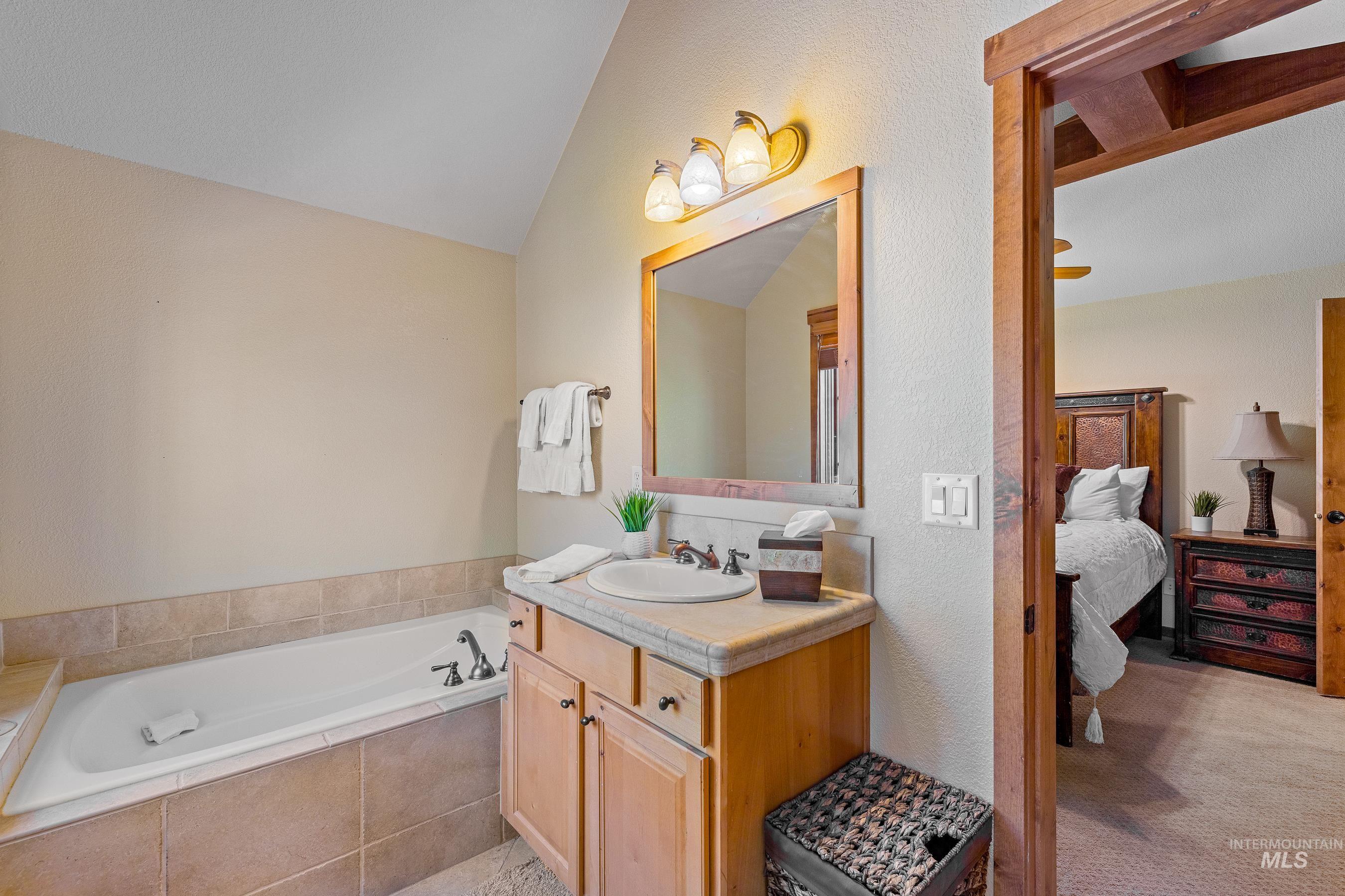 25 Golden Bar Court, Donnelly, Idaho 83615, 2 Bedrooms, 3 Bathrooms, Residential For Sale, Price $849,000, 98912907