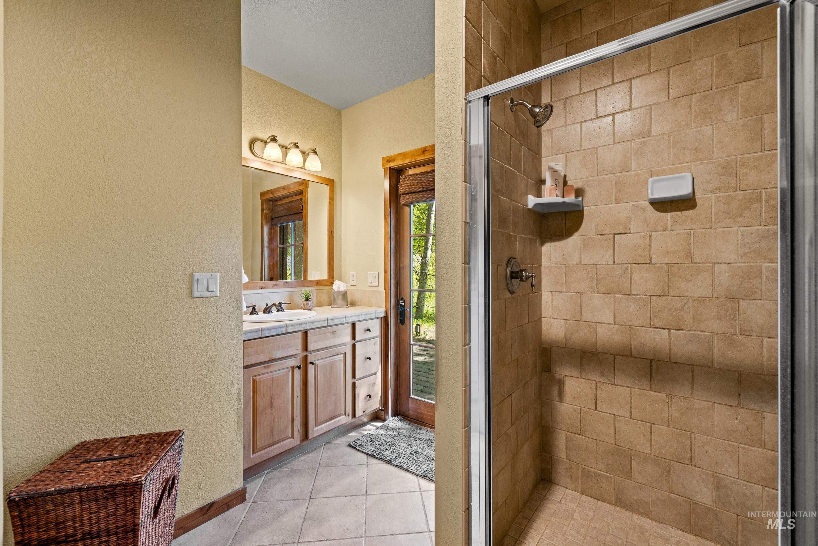 25 Golden Bar Court, Donnelly, Idaho 83615, 2 Bedrooms, 3 Bathrooms, Residential For Sale, Price $849,000, 98912907