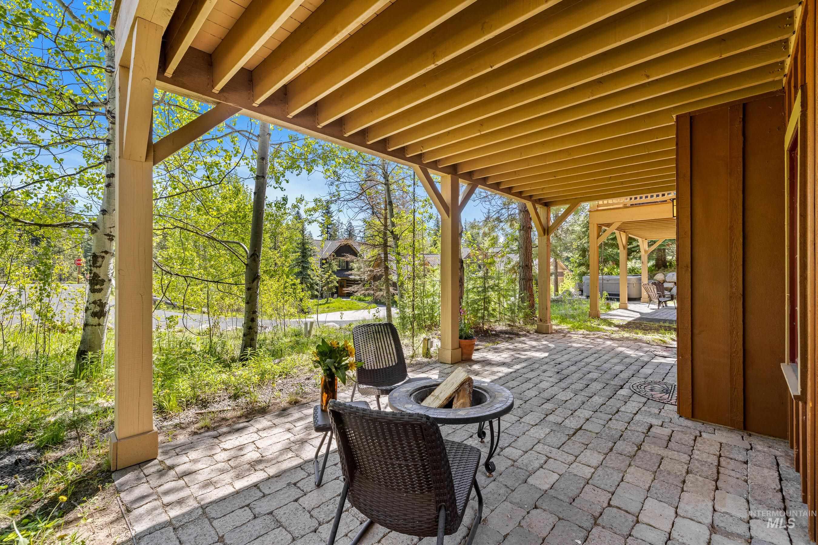25 Golden Bar Court, Donnelly, Idaho 83615, 2 Bedrooms, 3 Bathrooms, Residential For Sale, Price $849,000, 98912907