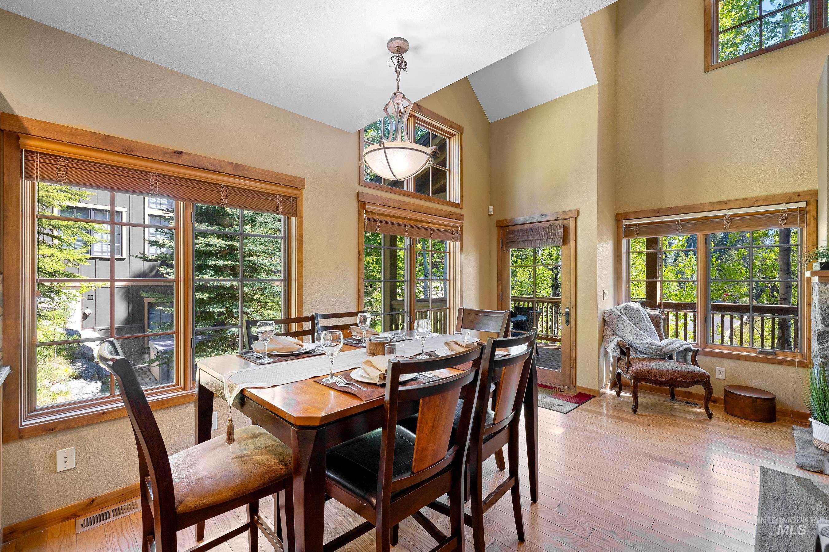 25 Golden Bar Court, Donnelly, Idaho 83615, 2 Bedrooms, 3 Bathrooms, Residential For Sale, Price $849,000, 98912907