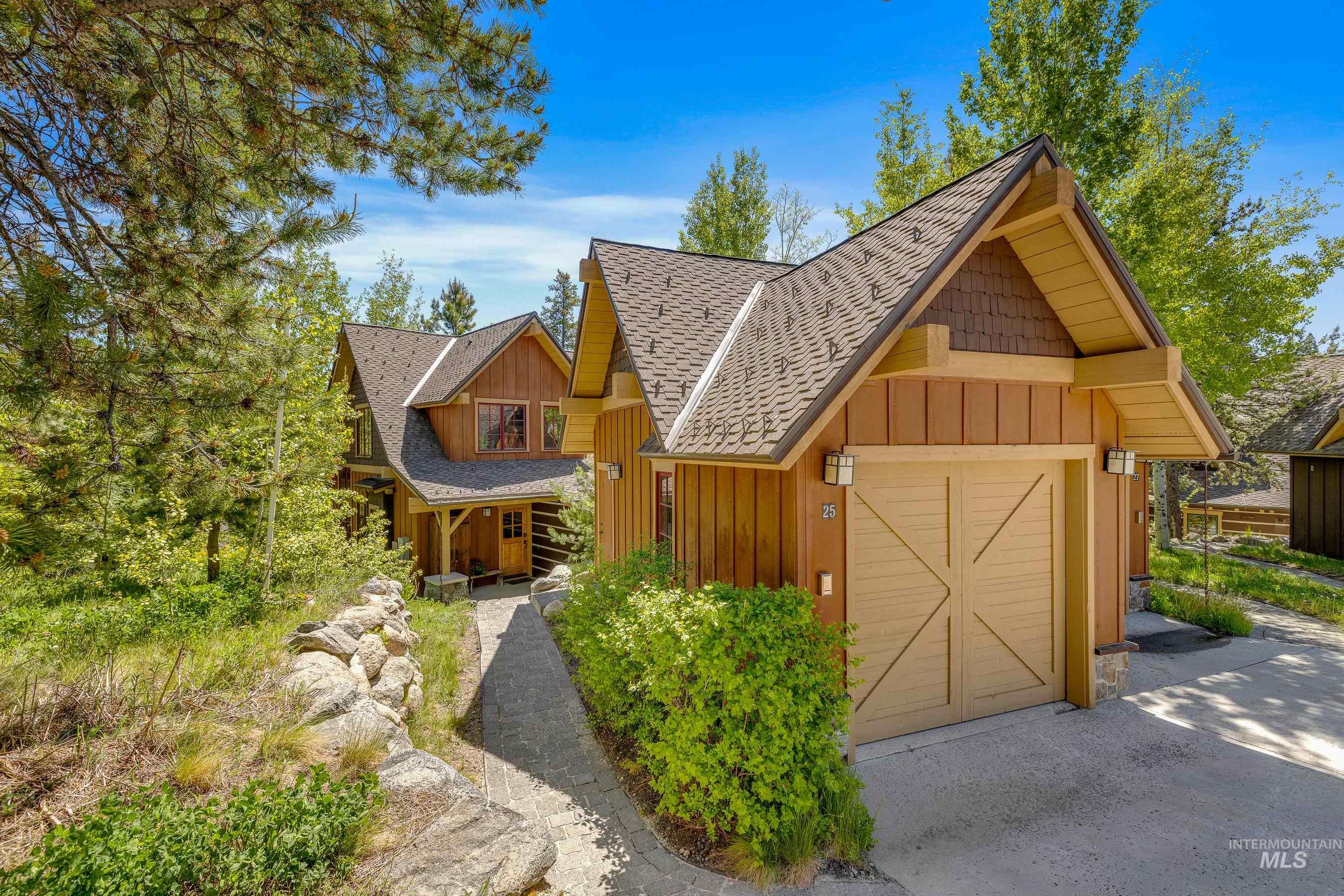 25 Golden Bar Court, Donnelly, Idaho 83615, 2 Bedrooms, 3 Bathrooms, Residential For Sale, Price $849,000, 98912907