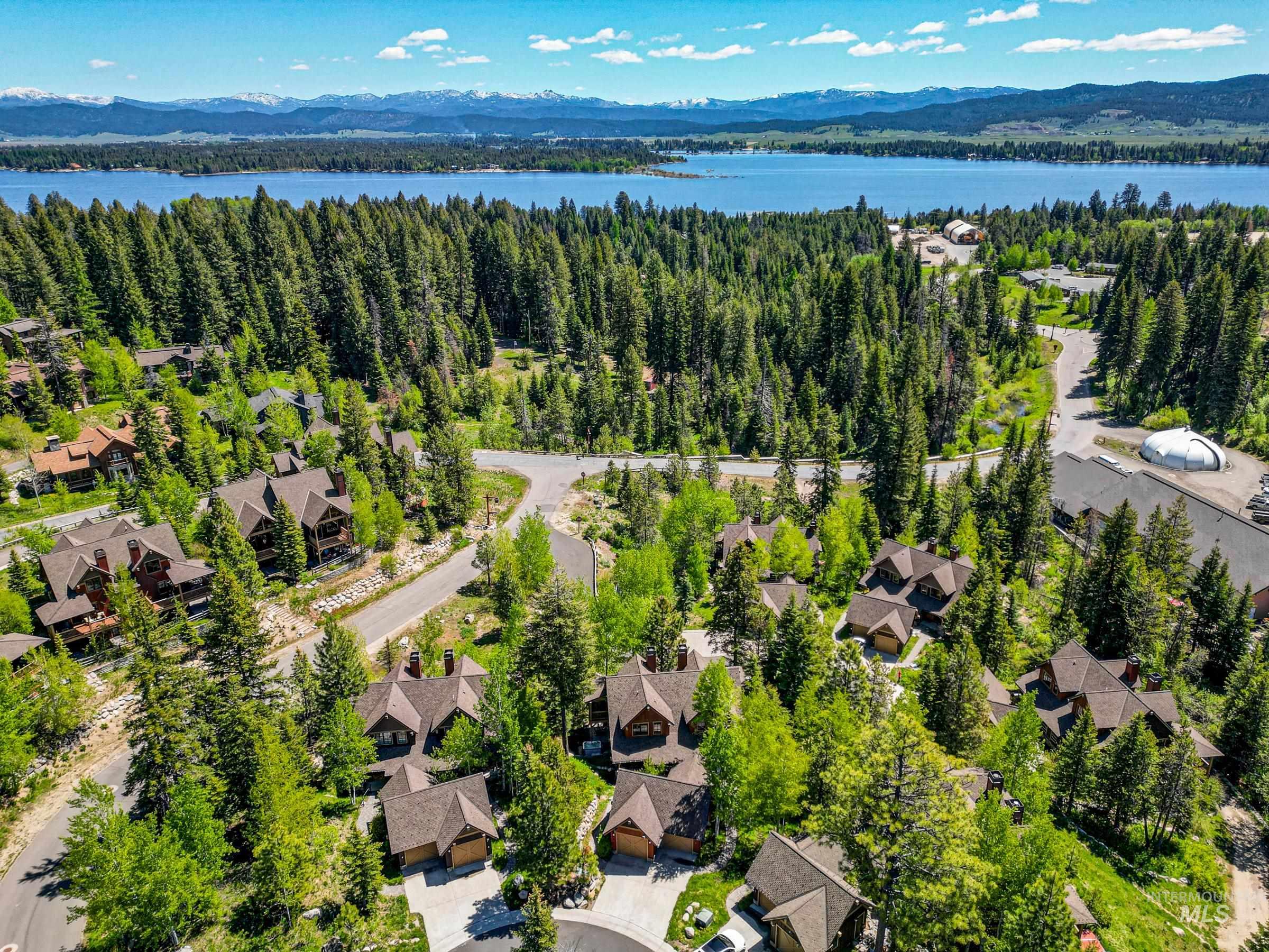 25 Golden Bar Court, Donnelly, Idaho 83615, 2 Bedrooms, 3 Bathrooms, Residential For Sale, Price $849,000, 98912907