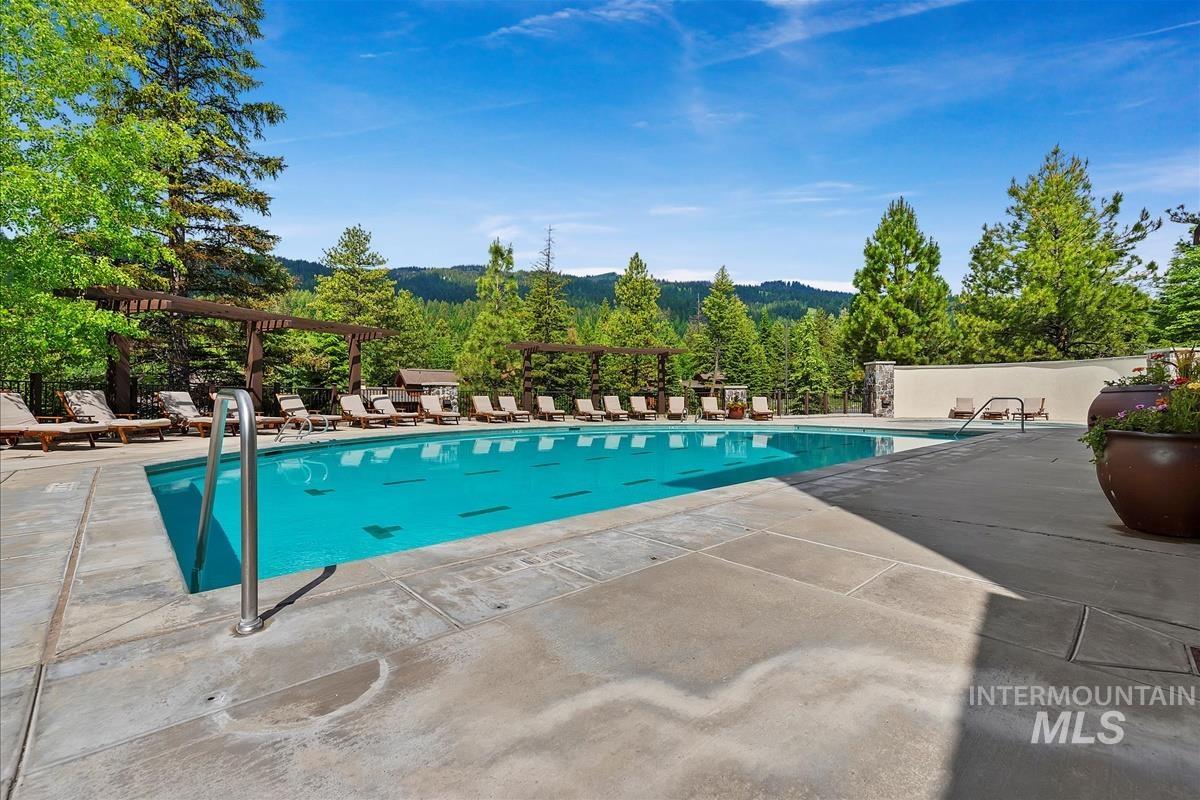 25 Golden Bar Court, Donnelly, Idaho 83615, 2 Bedrooms, 3 Bathrooms, Residential For Sale, Price $849,000, 98912907