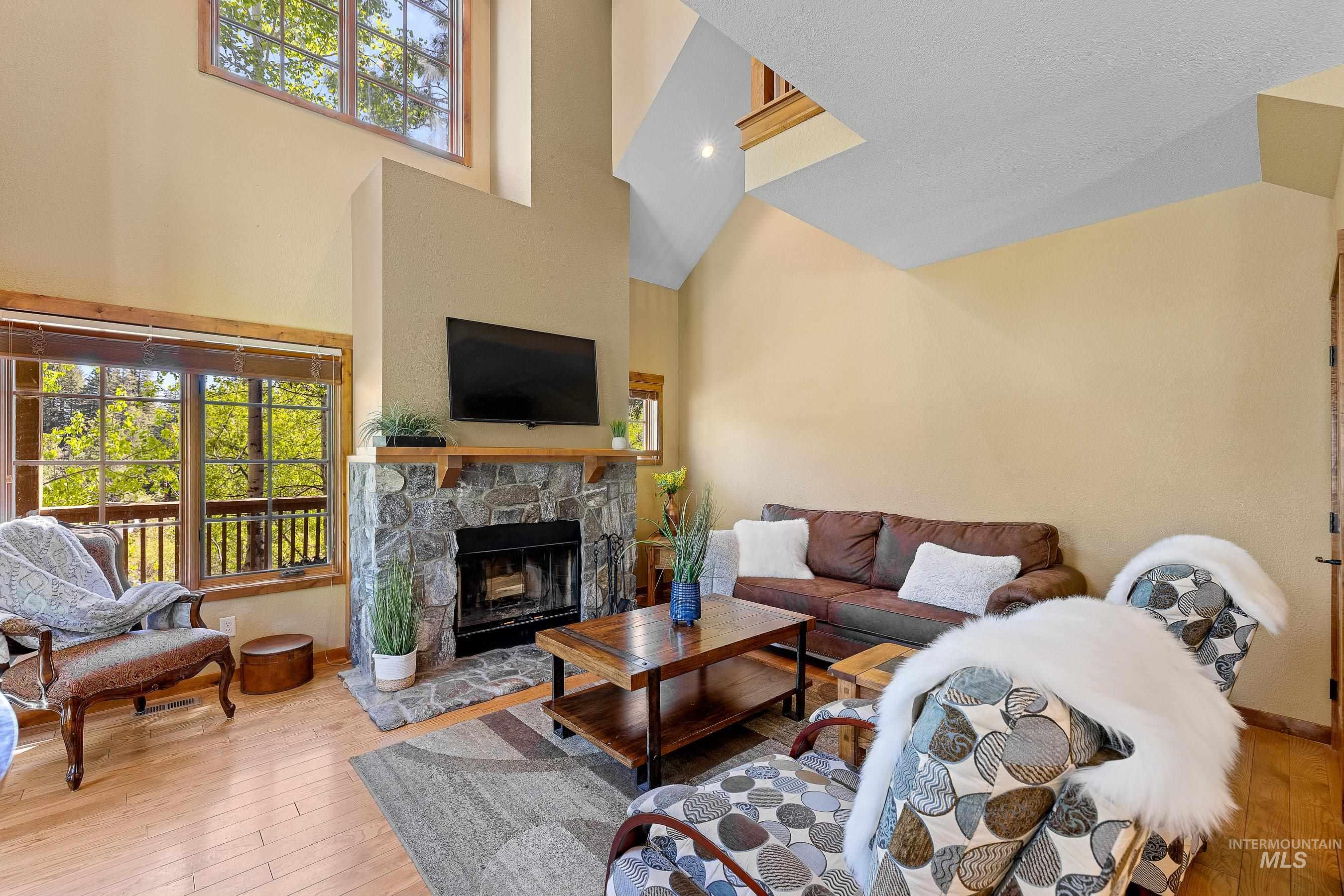 25 Golden Bar Court, Donnelly, Idaho 83615, 2 Bedrooms, 3 Bathrooms, Residential For Sale, Price $849,000, 98912907