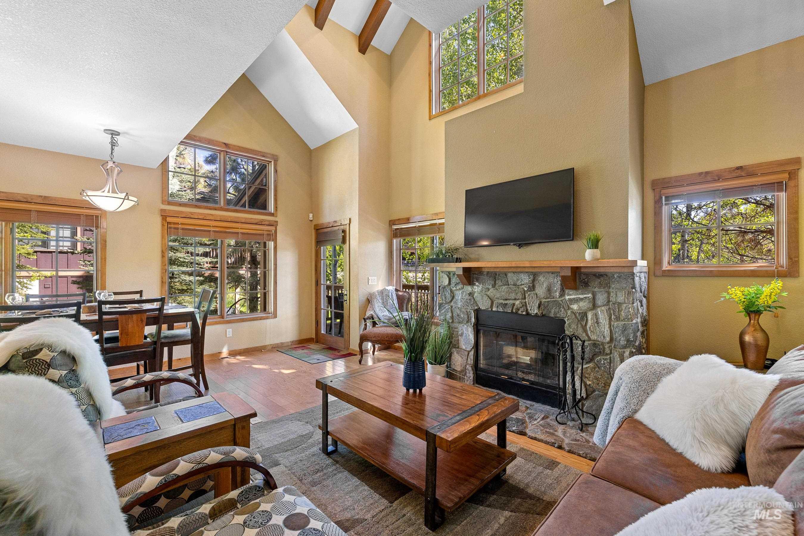 25 Golden Bar Court, Donnelly, Idaho 83615, 2 Bedrooms, 3 Bathrooms, Residential For Sale, Price $849,000, 98912907
