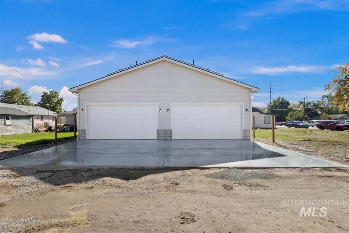 307 15th Ave N, Nampa, Idaho 83687, 3 Bedrooms, 2.5 Bathrooms, Residential Income For Sale, Price $359,000,MLS 98913048