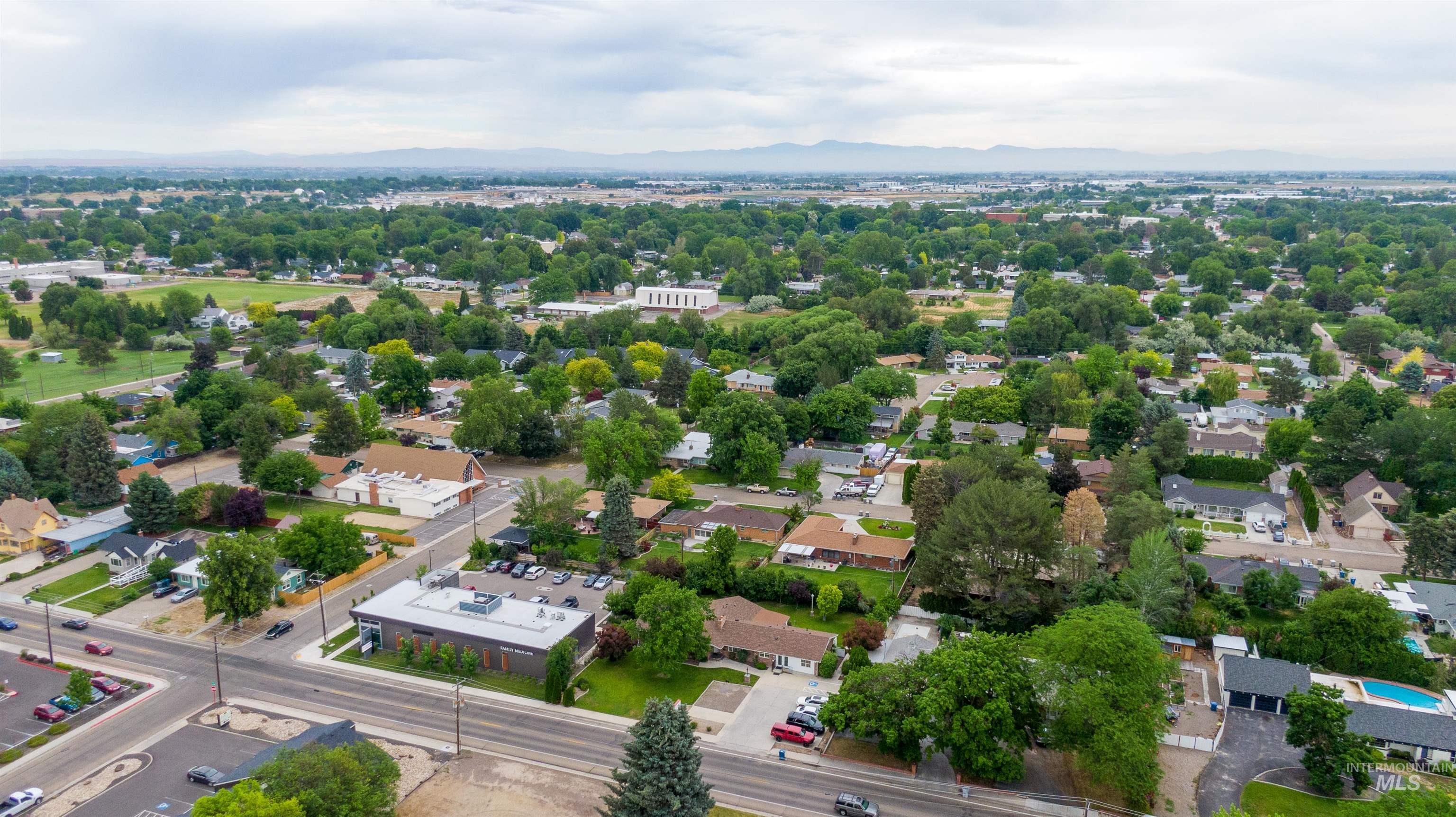 1909 S 10th Ave, Caldwell, Idaho 83605, 3 Bedrooms, 8 Rooms, Business/Commercial For Sale, Price $625,000,MLS 98913352