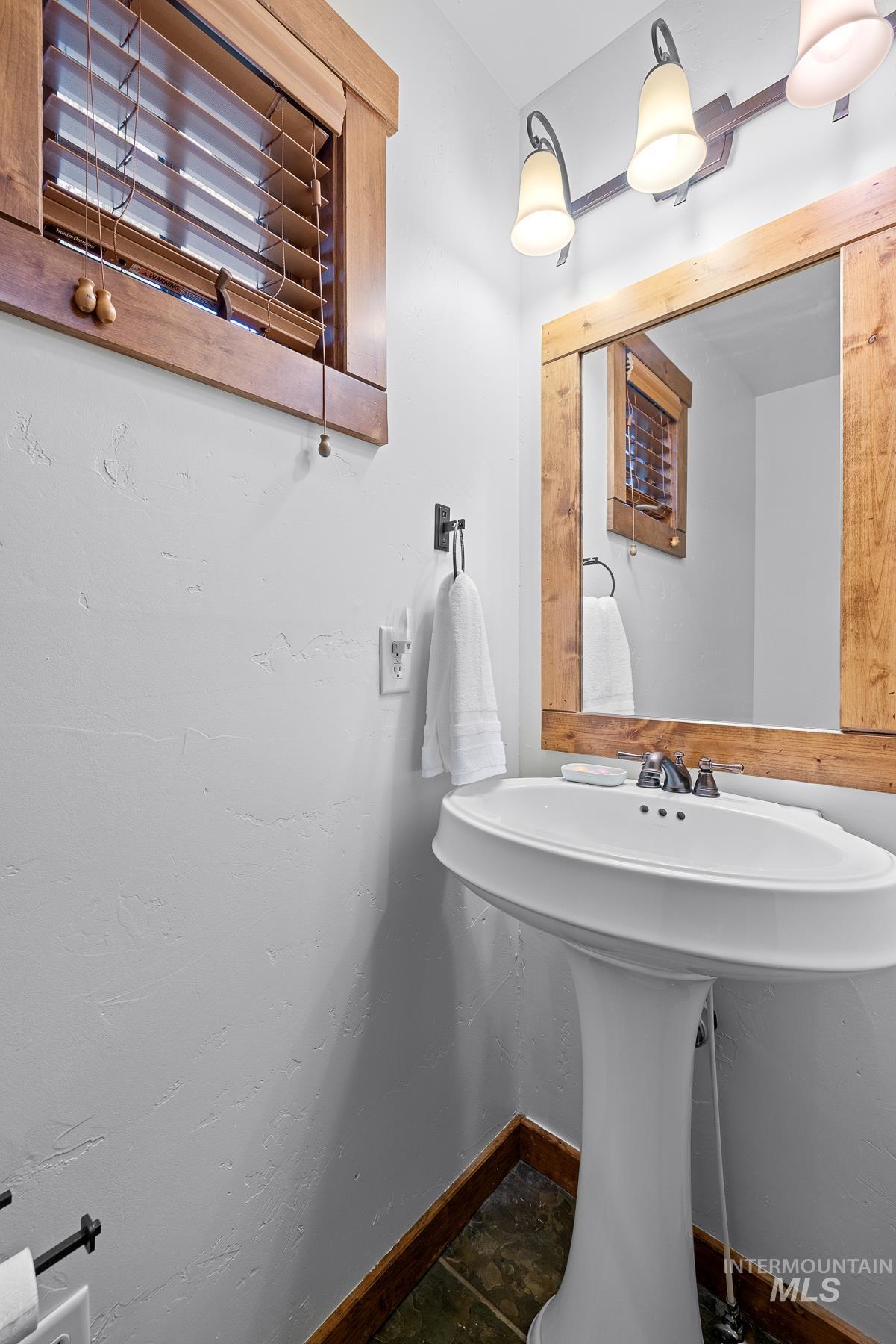 5 Rock Creek Court, Donnelly, Idaho 83615, 2 Bedrooms, 2.5 Bathrooms, Residential For Sale, Price $1,295,000, 98913805