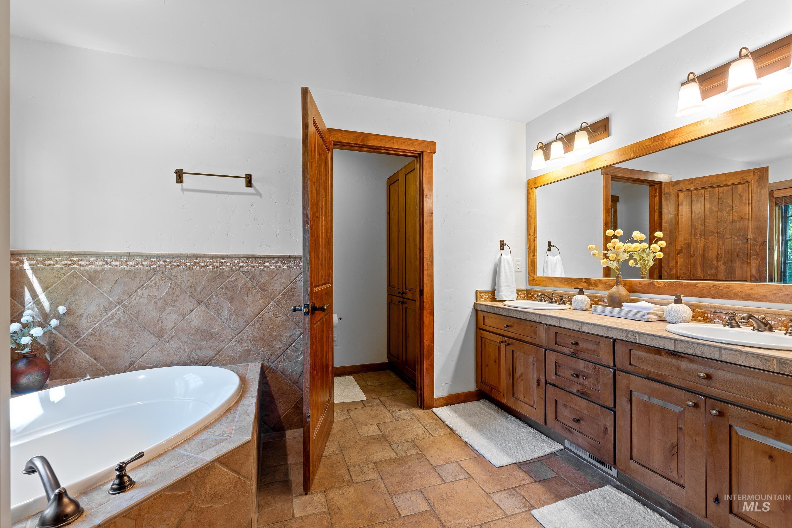 5 Rock Creek Court, Donnelly, Idaho 83615, 2 Bedrooms, 2.5 Bathrooms, Residential For Sale, Price $1,295,000, 98913805