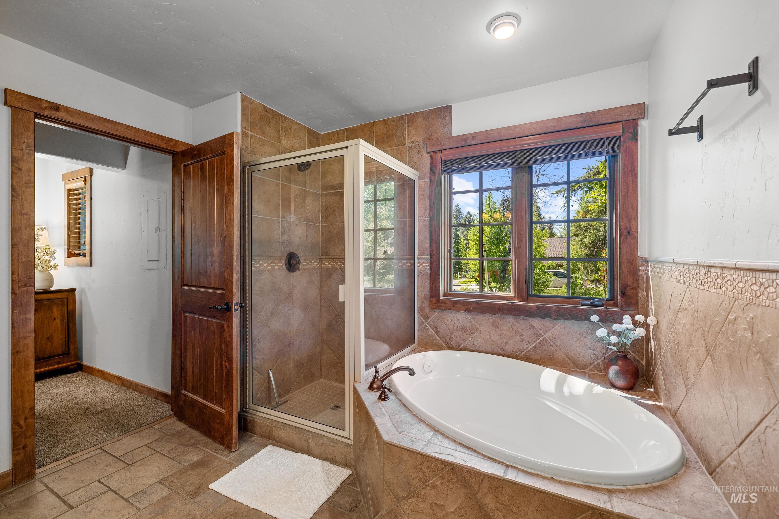 5 Rock Creek Court, Donnelly, Idaho 83615, 2 Bedrooms, 2.5 Bathrooms, Residential For Sale, Price $1,295,000, 98913805