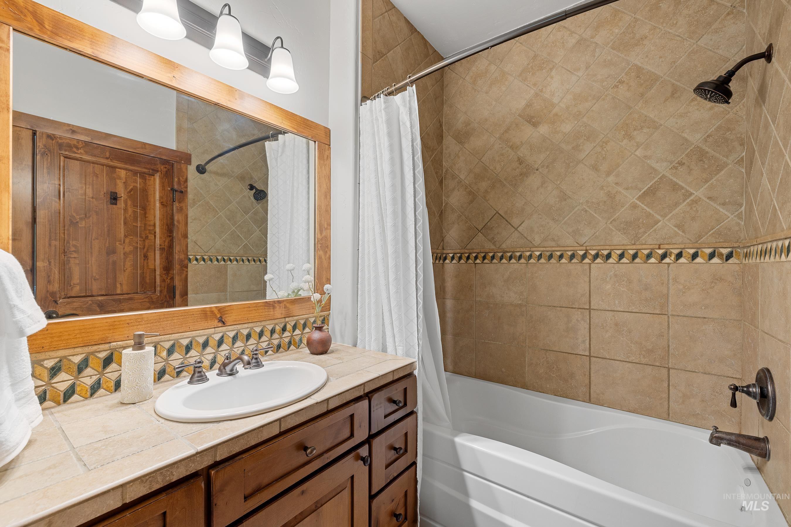 5 Rock Creek Court, Donnelly, Idaho 83615, 2 Bedrooms, 2.5 Bathrooms, Residential For Sale, Price $1,295,000, 98913805