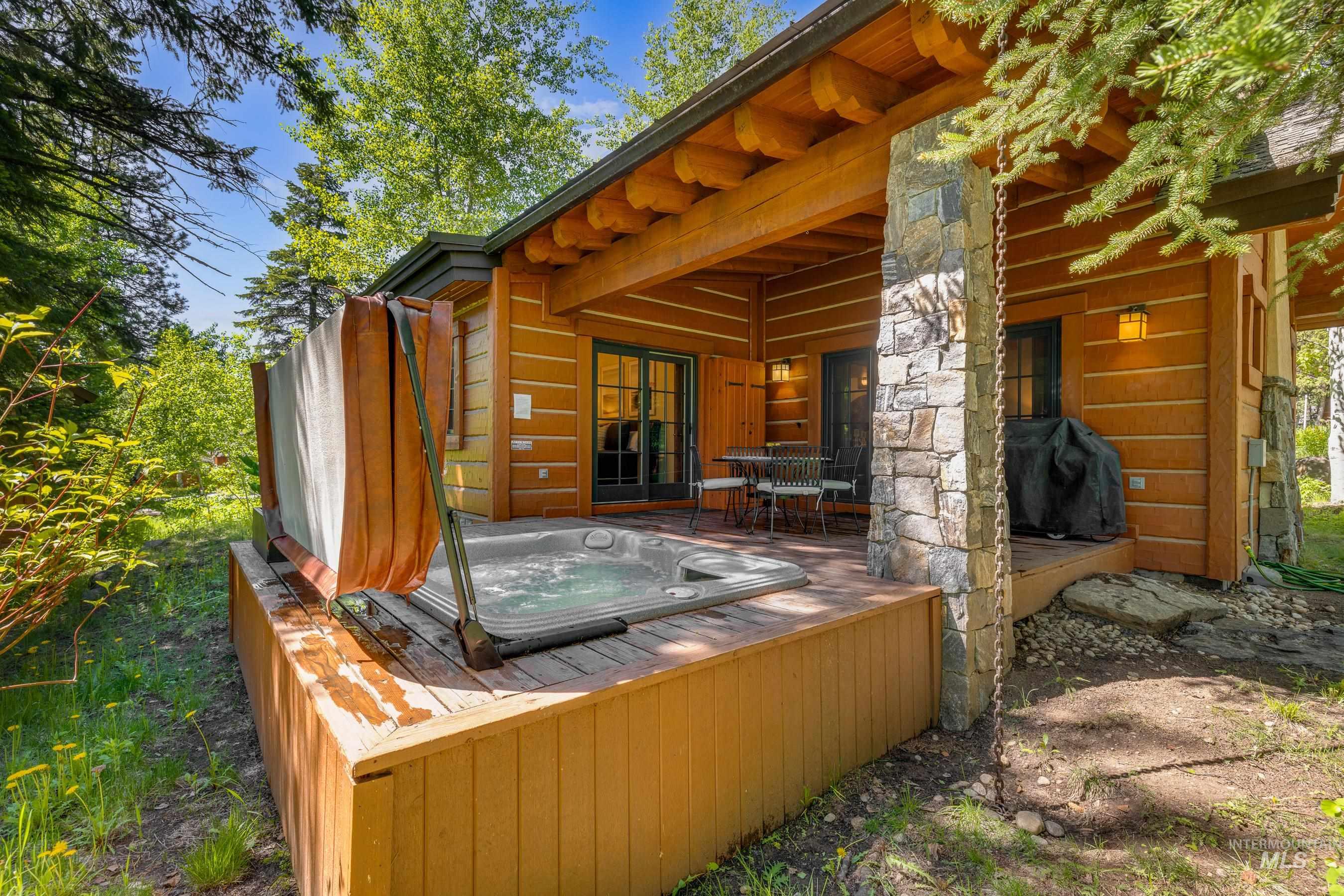 5 Rock Creek Court, Donnelly, Idaho 83615, 2 Bedrooms, 2.5 Bathrooms, Residential For Sale, Price $1,295,000, 98913805