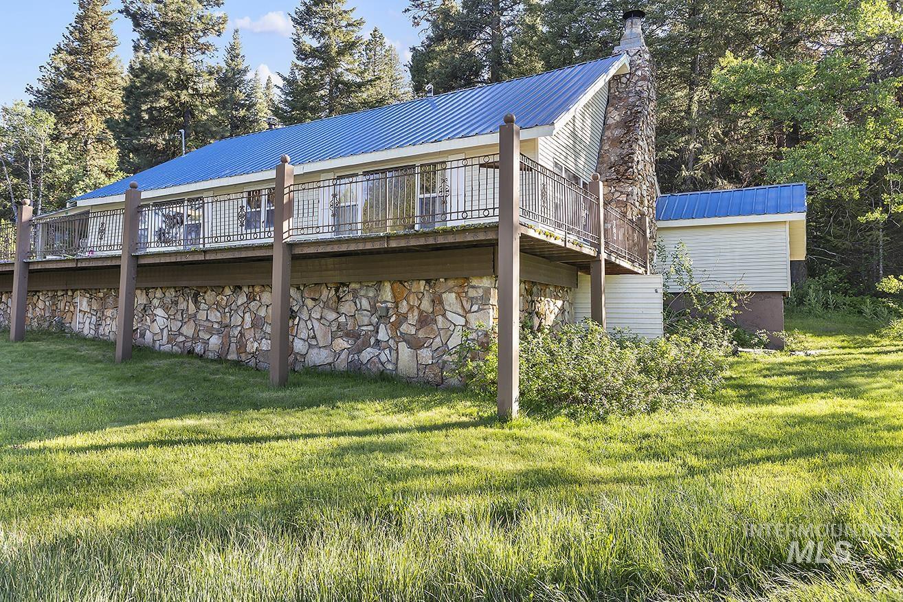 17 Lem Ct., Cascade, Idaho 83611, 2 Bedrooms, 1 Bathroom, Residential For Sale, Price $775,000, 98913955