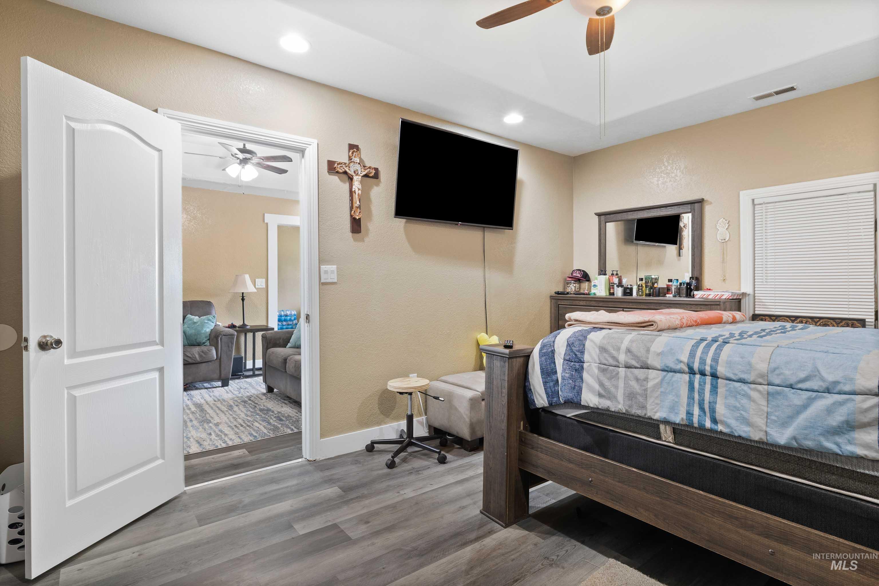 726 Wyoming St, Gooding, Idaho 83330, 3 Bedrooms, 3 Bathrooms, Residential For Sale, Price $270,900, 98915131