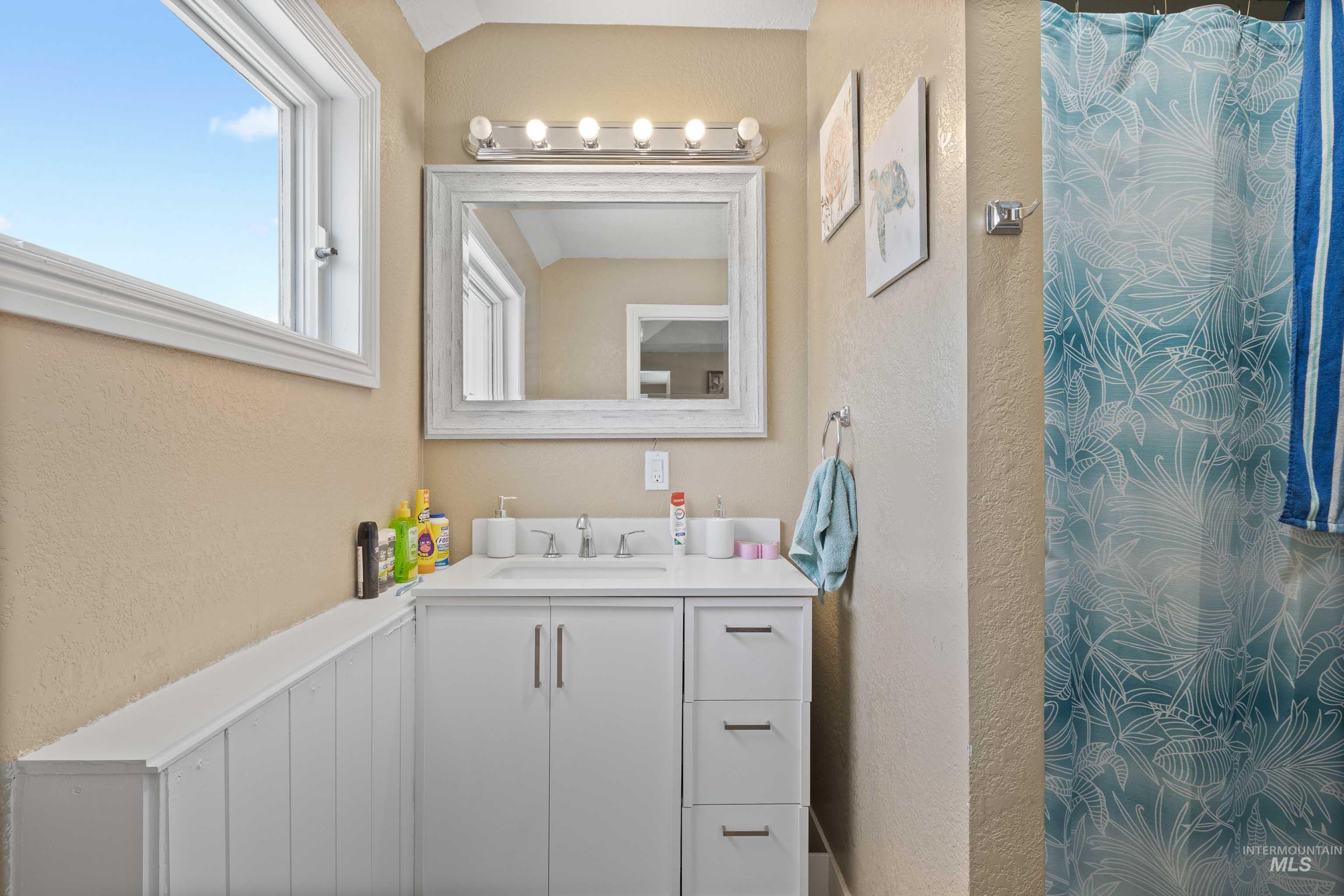 726 Wyoming St, Gooding, Idaho 83330, 3 Bedrooms, 3 Bathrooms, Residential For Sale, Price $270,900, 98915131