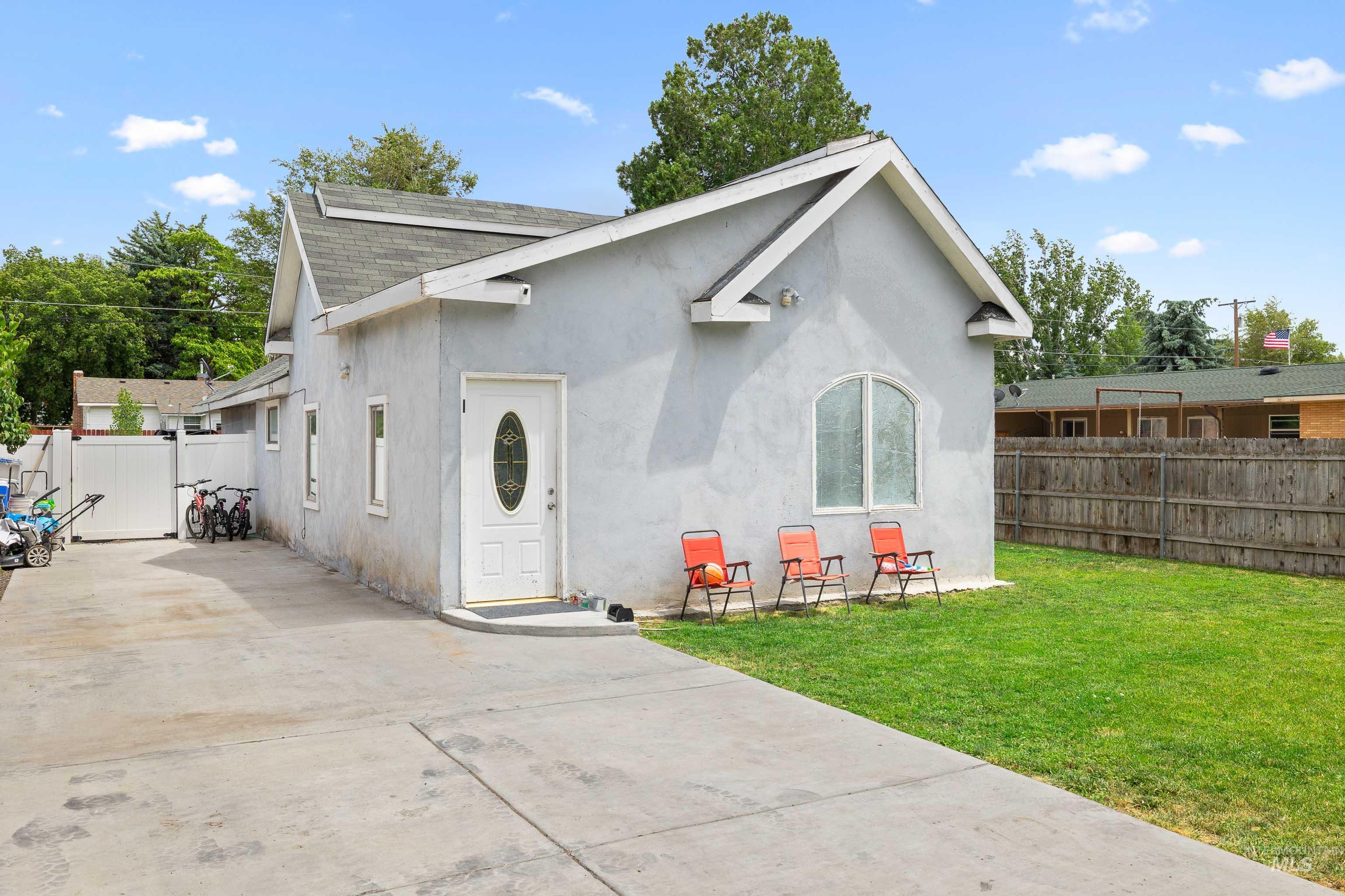 726 Wyoming St, Gooding, Idaho 83330, 3 Bedrooms, 3 Bathrooms, Residential For Sale, Price $270,900, 98915131