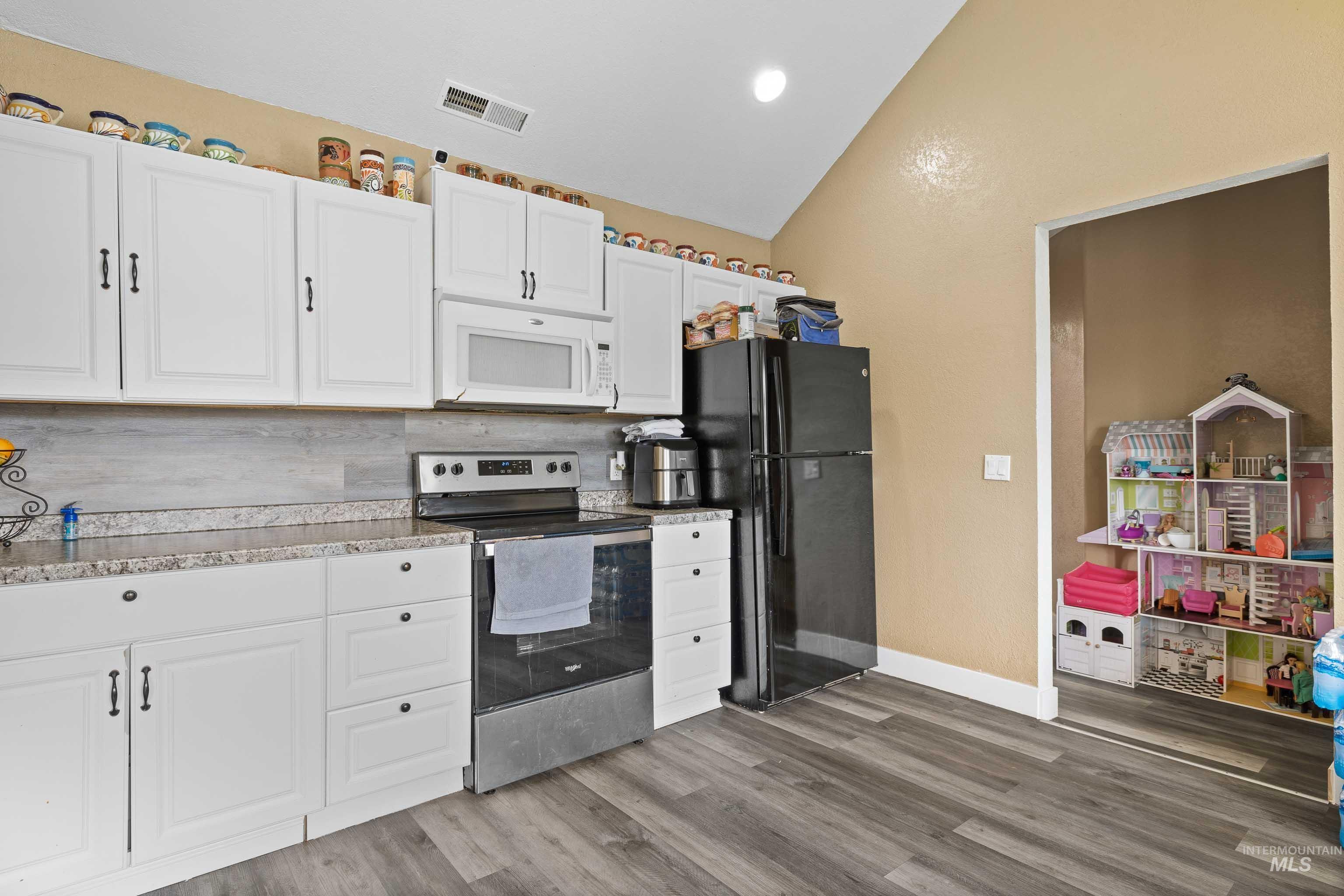 726 Wyoming St, Gooding, Idaho 83330, 3 Bedrooms, 3 Bathrooms, Residential For Sale, Price $270,900, 98915131