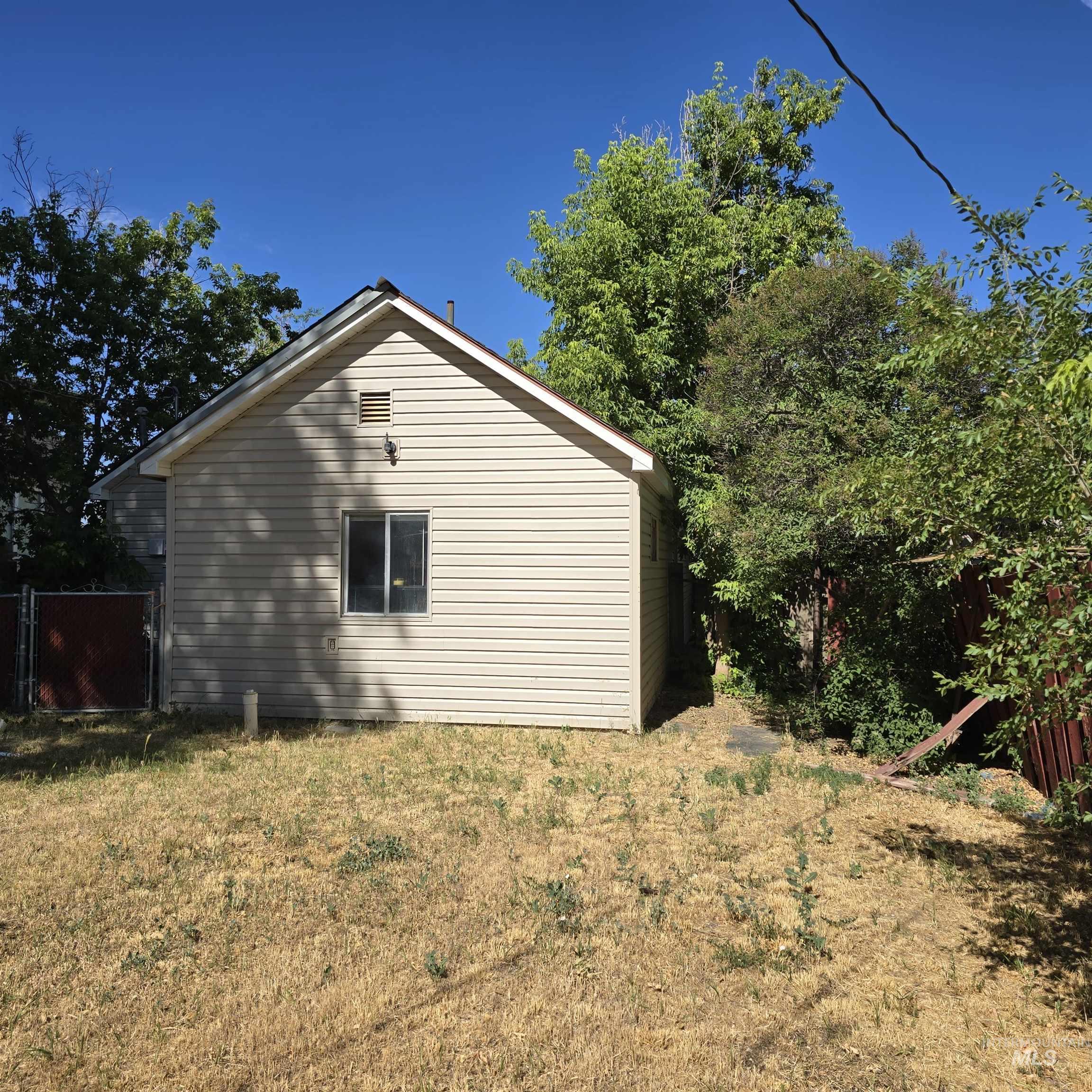 220 Harrison St., Twin Falls, Idaho 83301, 3 Bedrooms, 1 Bathroom, Residential Income For Sale, Price $269,900, 98915997