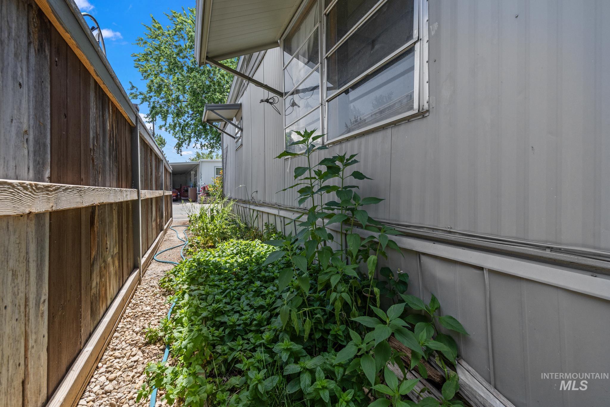 815 S Curtis Rd, Boise, Idaho 83705, 2 Bedrooms, 1 Bathroom, Residential For Sale, Price $55,000,MLS 98916184