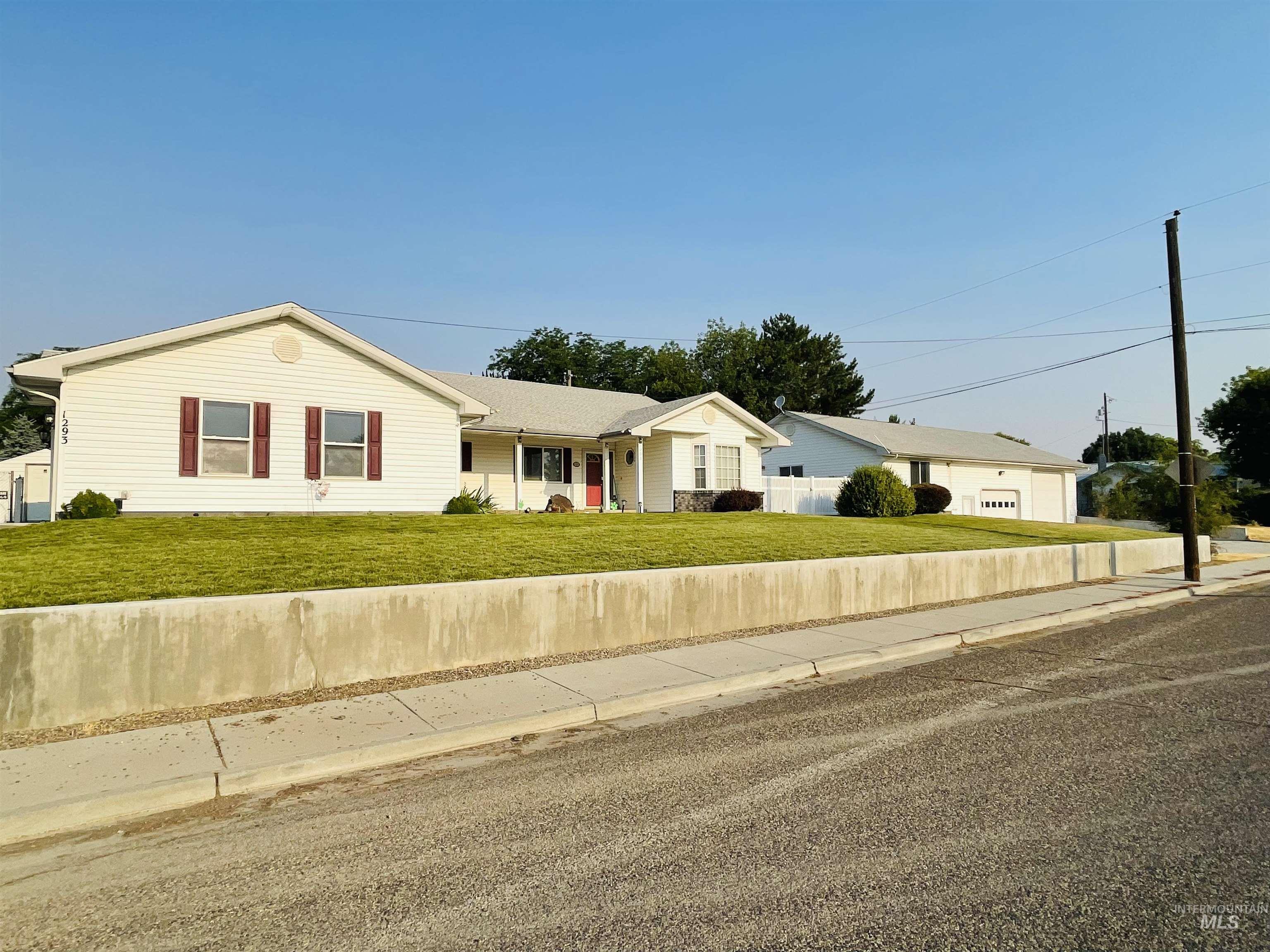 1293 Alameda Dr., Ontario, Oregon 97914, 3 Bedrooms, 2 Bathrooms, Residential For Sale, Price $449,000, 98917470