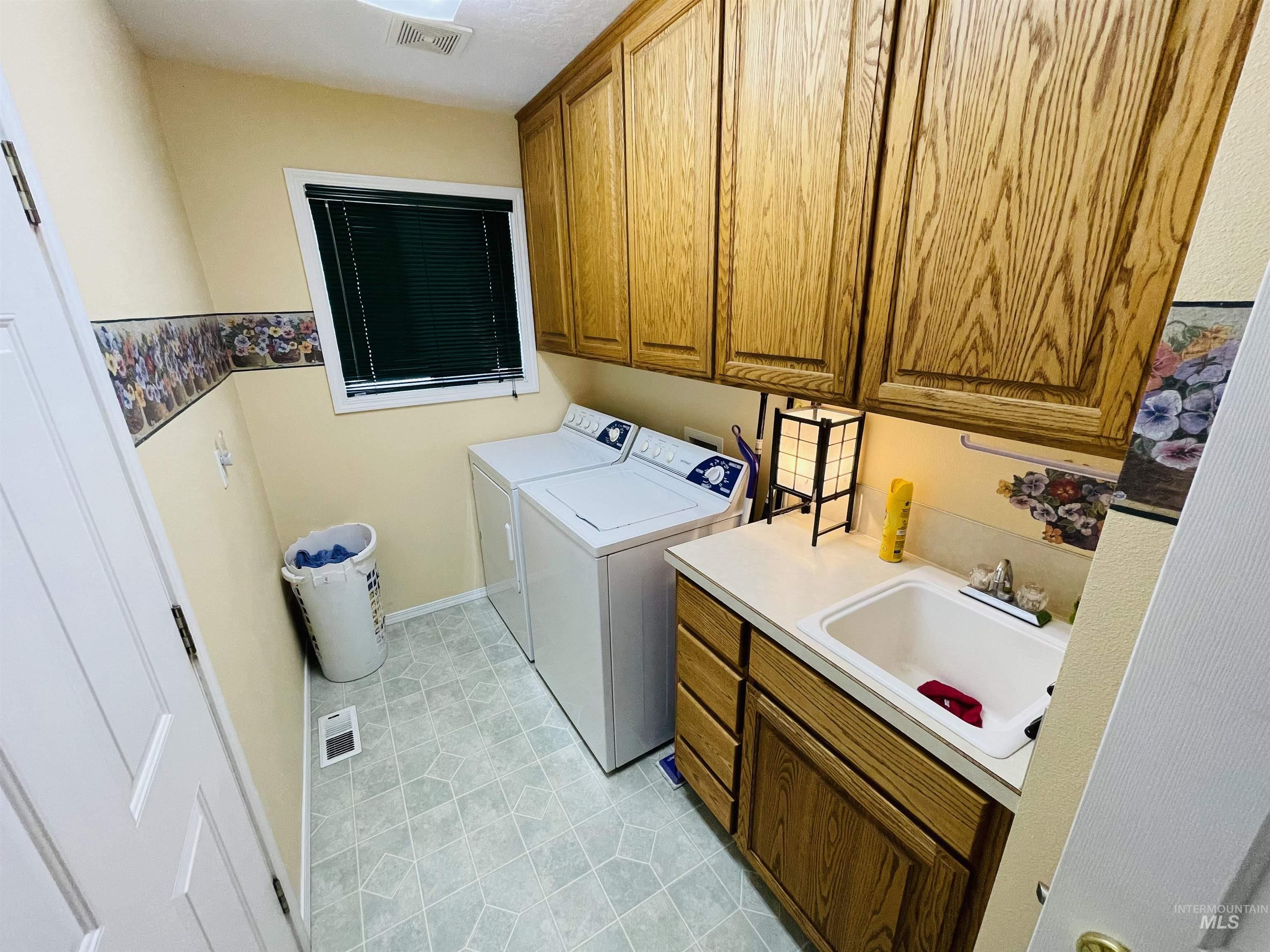 1293 Alameda Dr., Ontario, Oregon 97914, 3 Bedrooms, 2 Bathrooms, Residential For Sale, Price $449,000, 98917470