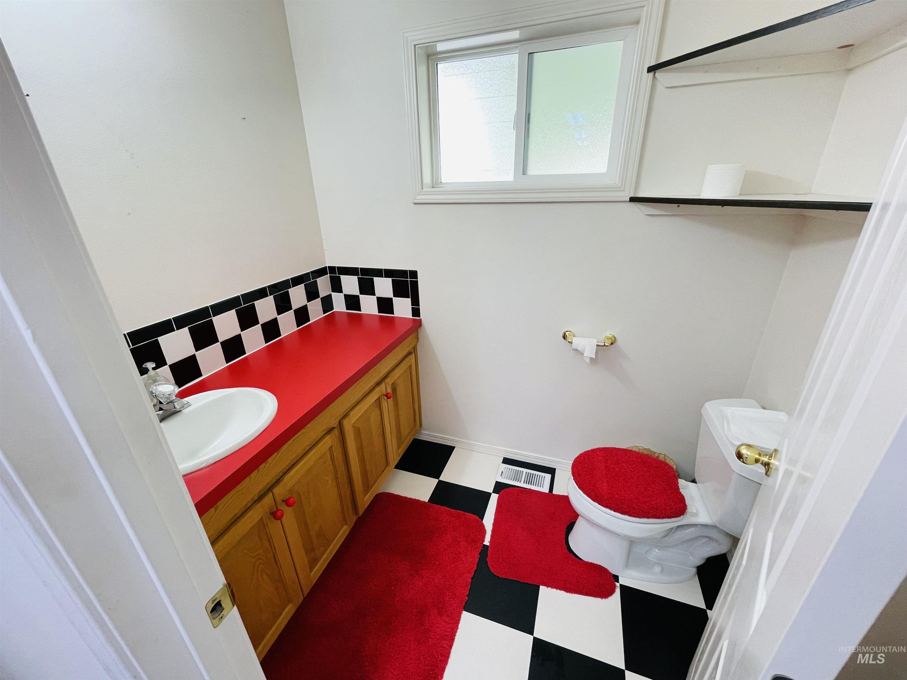 1293 Alameda Dr., Ontario, Oregon 97914, 3 Bedrooms, 2 Bathrooms, Residential For Sale, Price $449,000, 98917470