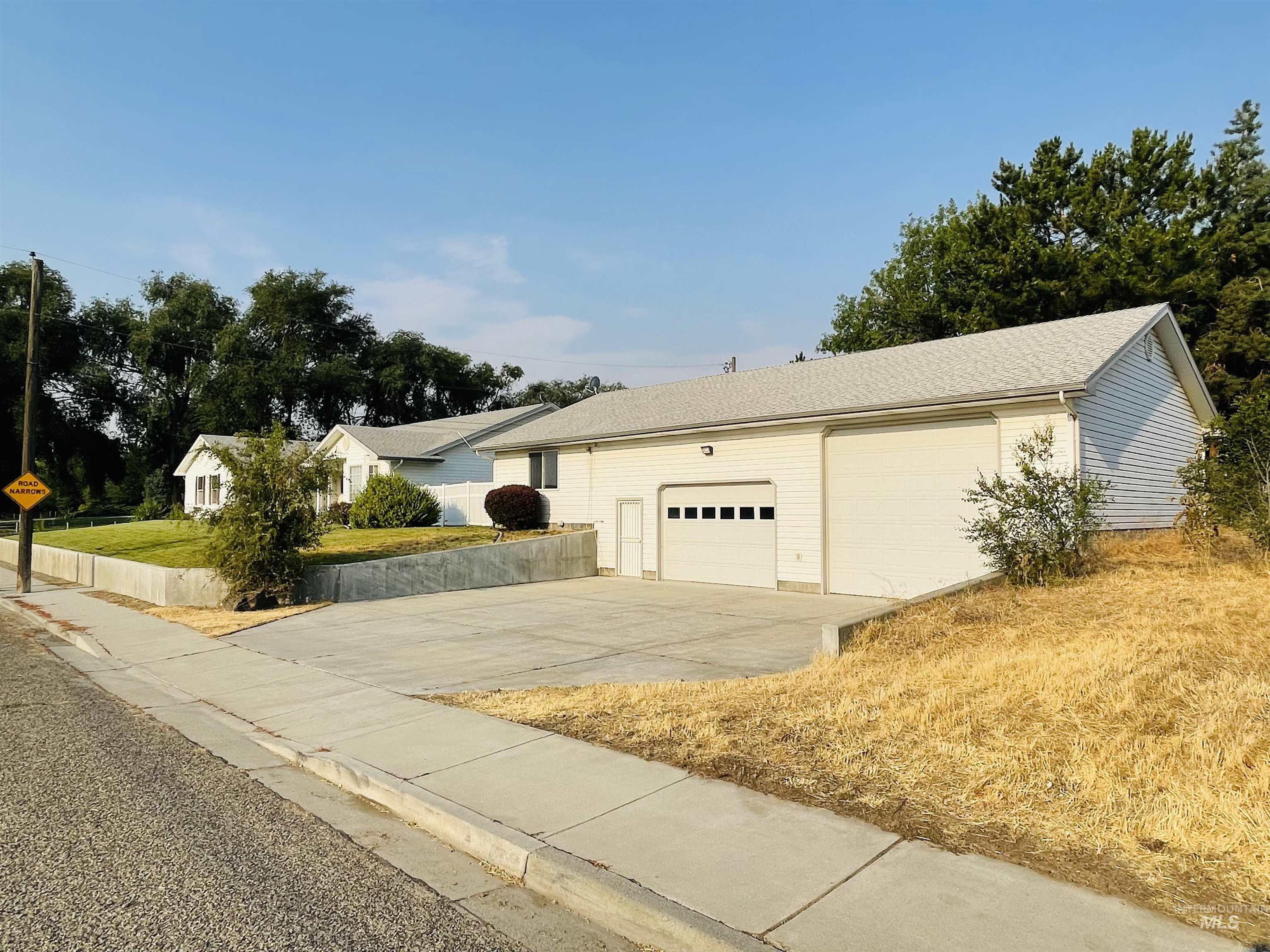 1293 Alameda Dr., Ontario, Oregon 97914, 3 Bedrooms, 2 Bathrooms, Residential For Sale, Price $449,000, 98917470