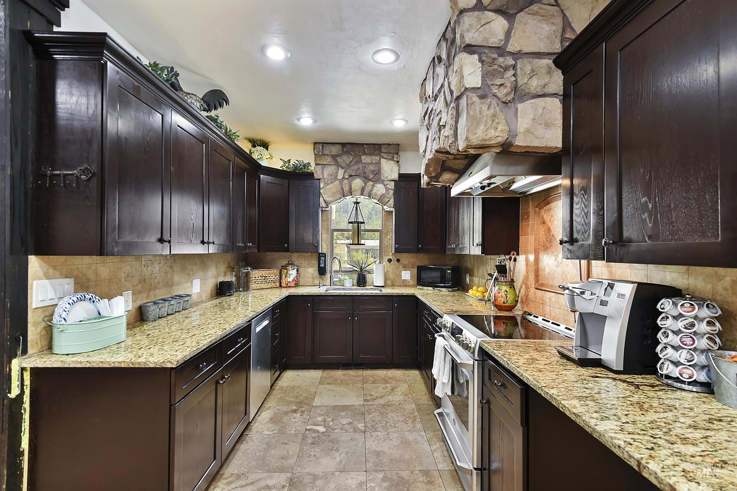 5601 E Victory Rd., Nampa, Idaho 83687, 4 Bedrooms, 2 Bathrooms, Residential For Sale, Price $3,900,000, 98918128