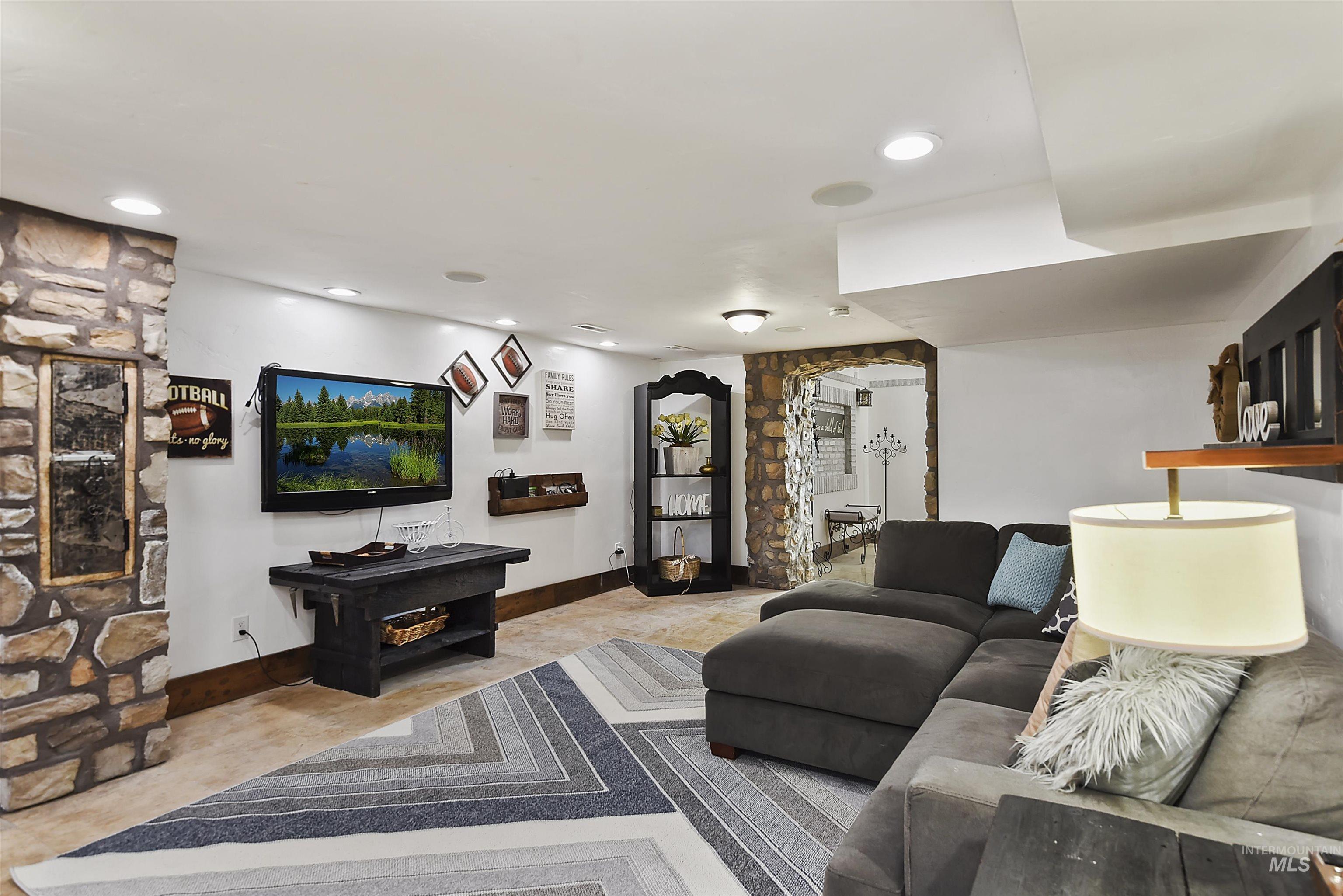 5601 E Victory Rd., Nampa, Idaho 83687, 4 Bedrooms, 2 Bathrooms, Residential For Sale, Price $3,900,000, 98918128