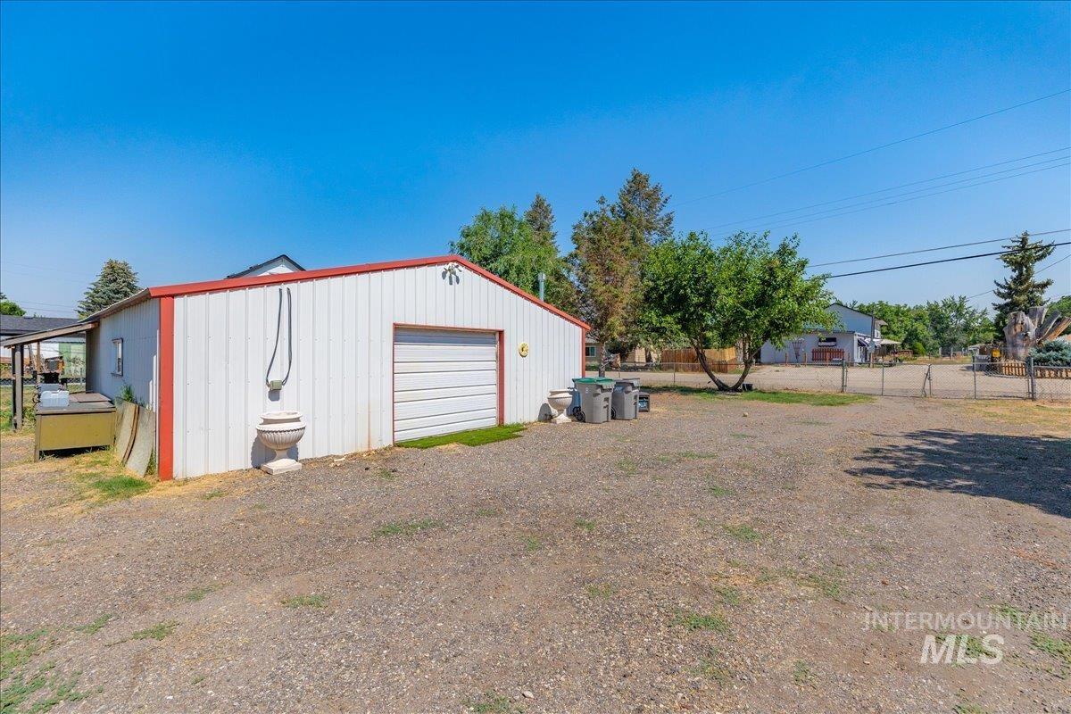 10105 Claudia, Boise, Idaho 83714, 3 Bedrooms, 2 Bathrooms, Residential Income For Sale, Price $525,000,MLS 98918319