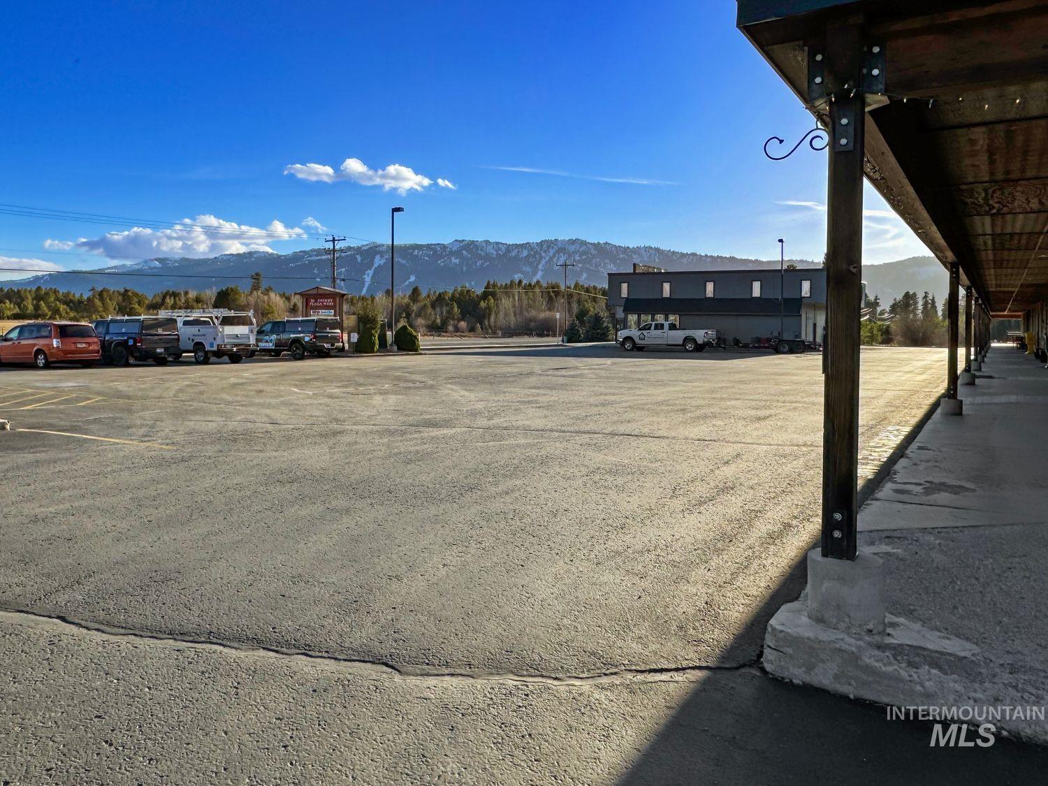 454 W Roseberry Road, Donnelly, Idaho 83615, 30 Rooms, Business/Commercial For Sale, Price $6,600,MLS 98919525