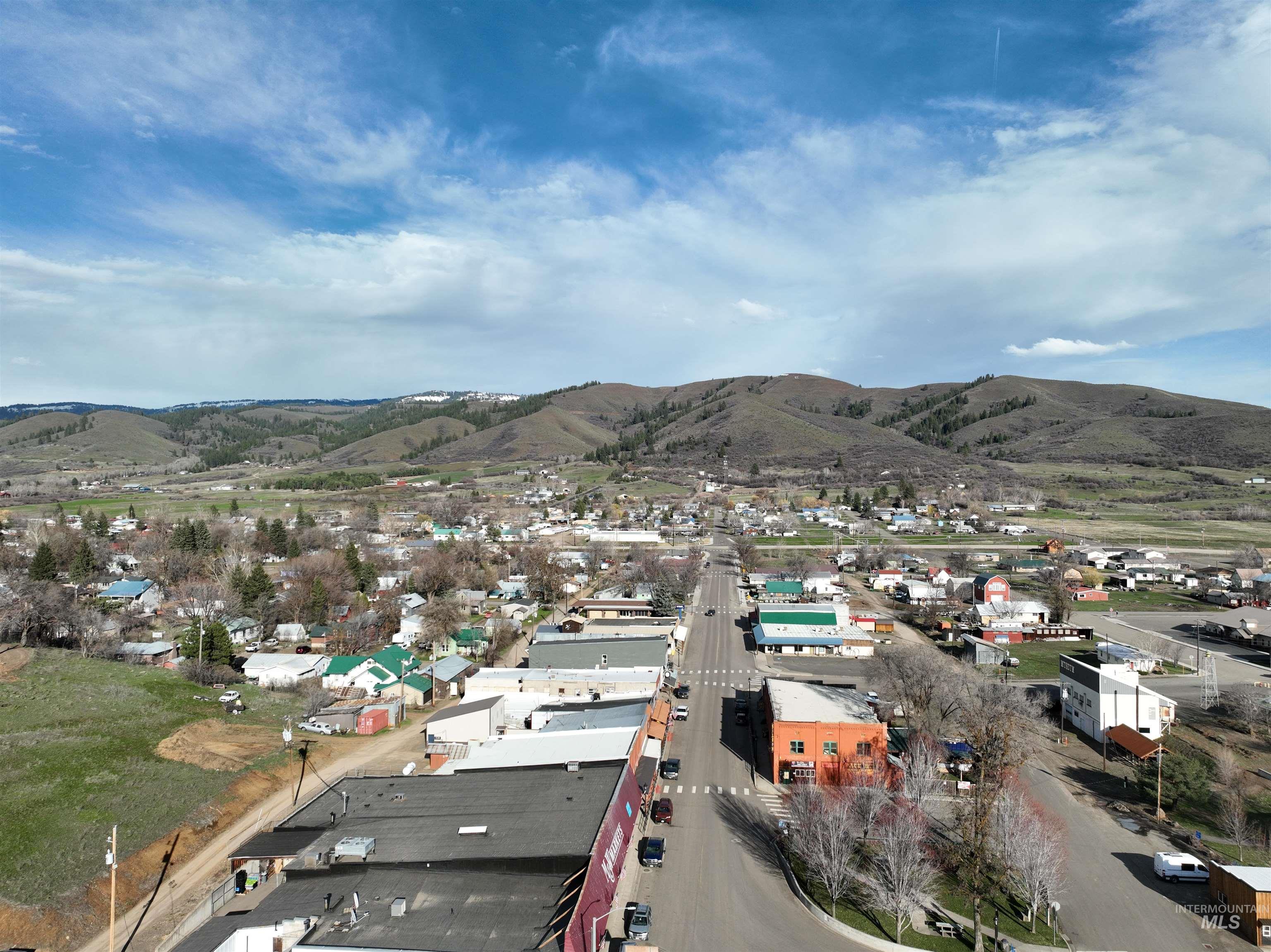 106 Illinois Ave, Council, Idaho 83612, 1 Bathroom, Residential Income For Sale, Price $280,000, 98919707