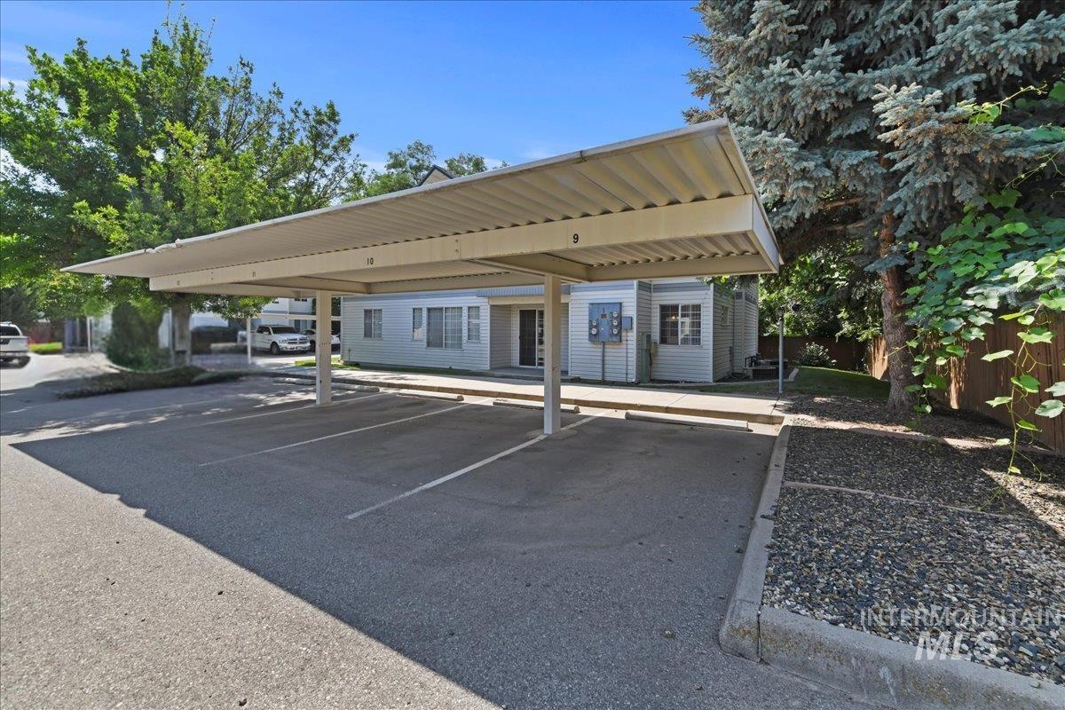 2285 S Challenger Ln 102, Boise, Idaho 83705, 2 Bedrooms, 2 Bathrooms, Residential Income For Sale, Price $308,000,MLS 98919843