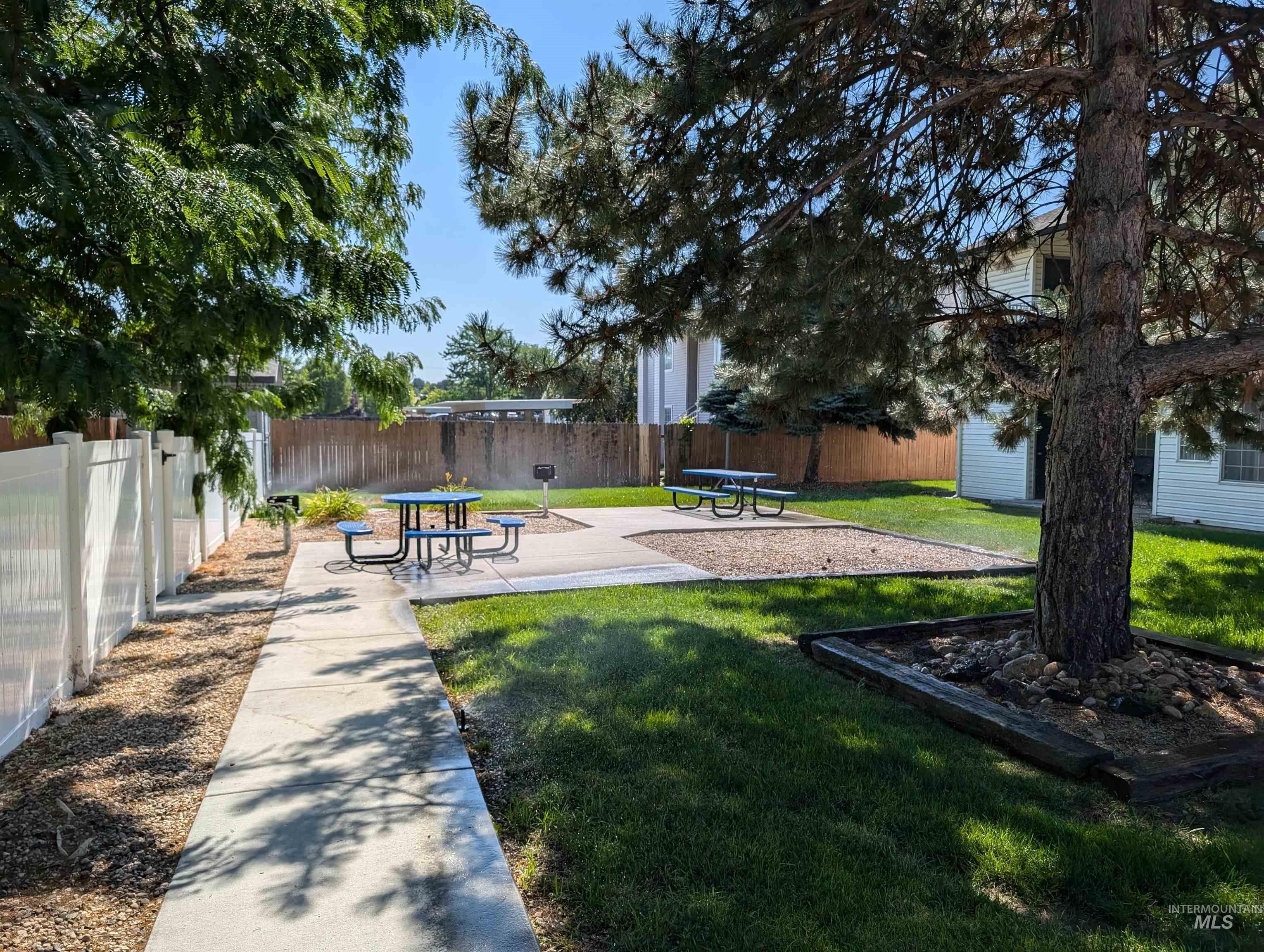 2285 S Challenger Ln 102, Boise, Idaho 83705, 2 Bedrooms, 2 Bathrooms, Residential Income For Sale, Price $299,000, 98919843